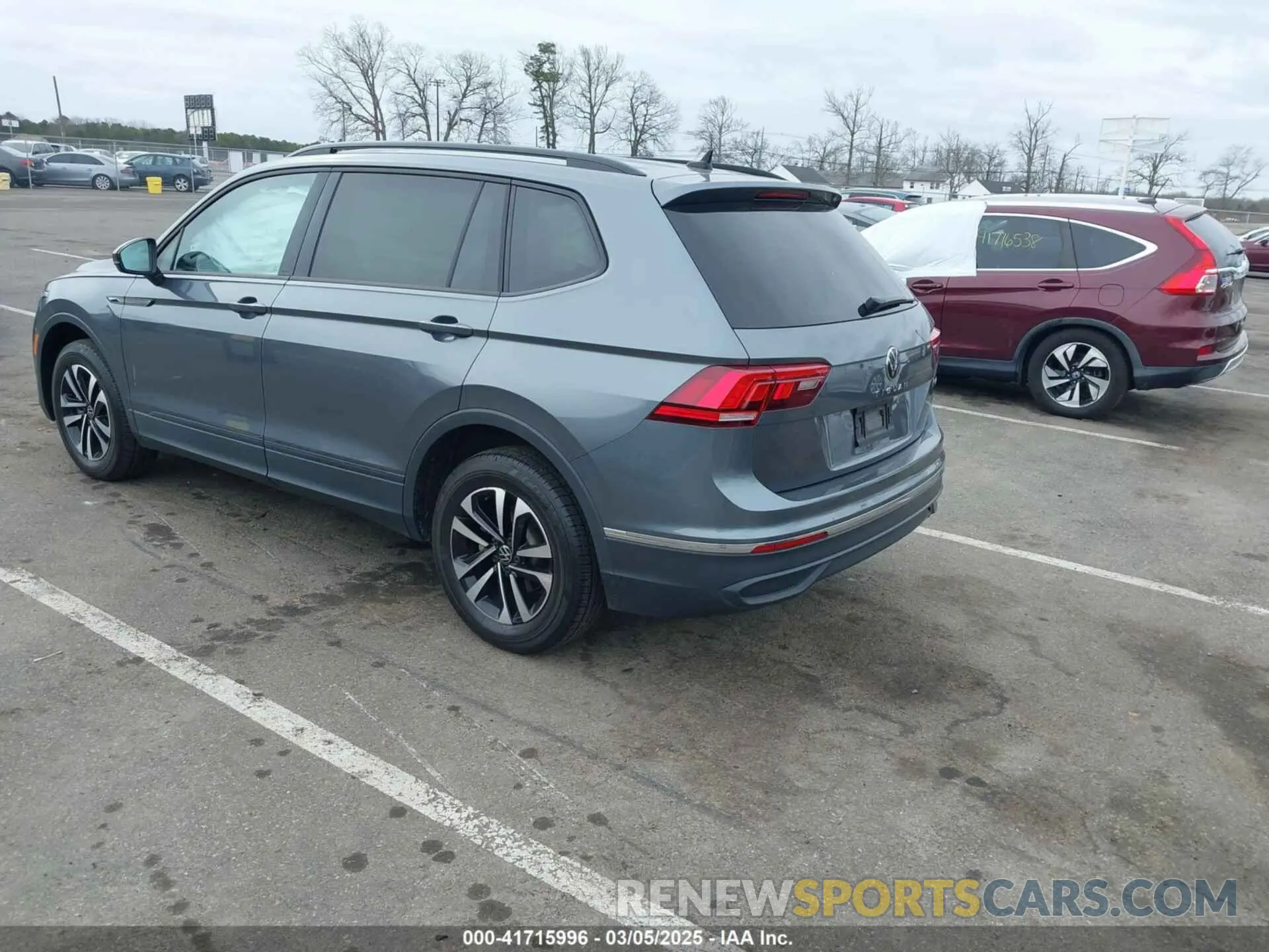 3 Photograph of a damaged car 3VV0B7AX1NM042942 VOLKSWAGEN TIGUAN 2022