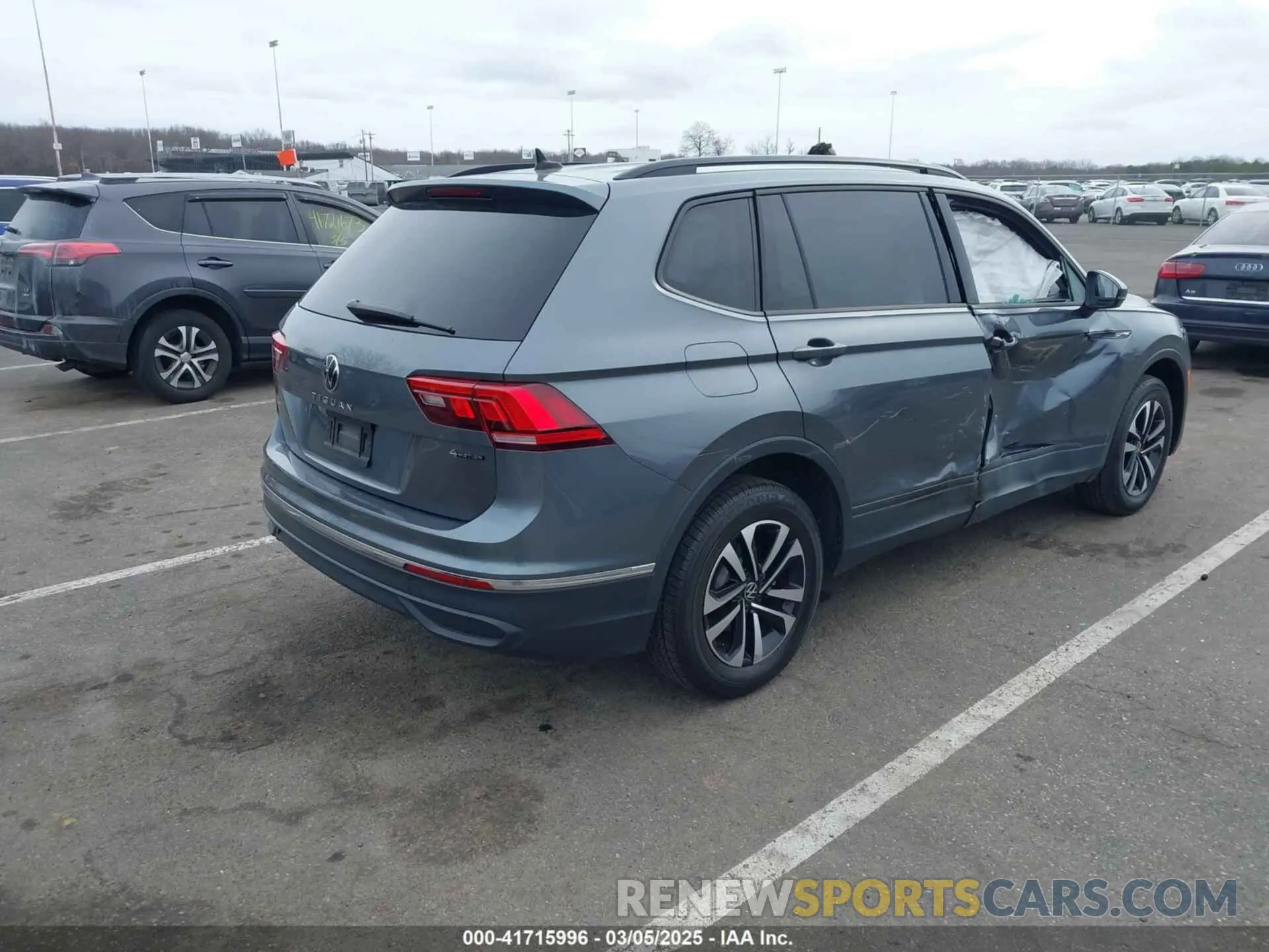 4 Photograph of a damaged car 3VV0B7AX1NM042942 VOLKSWAGEN TIGUAN 2022