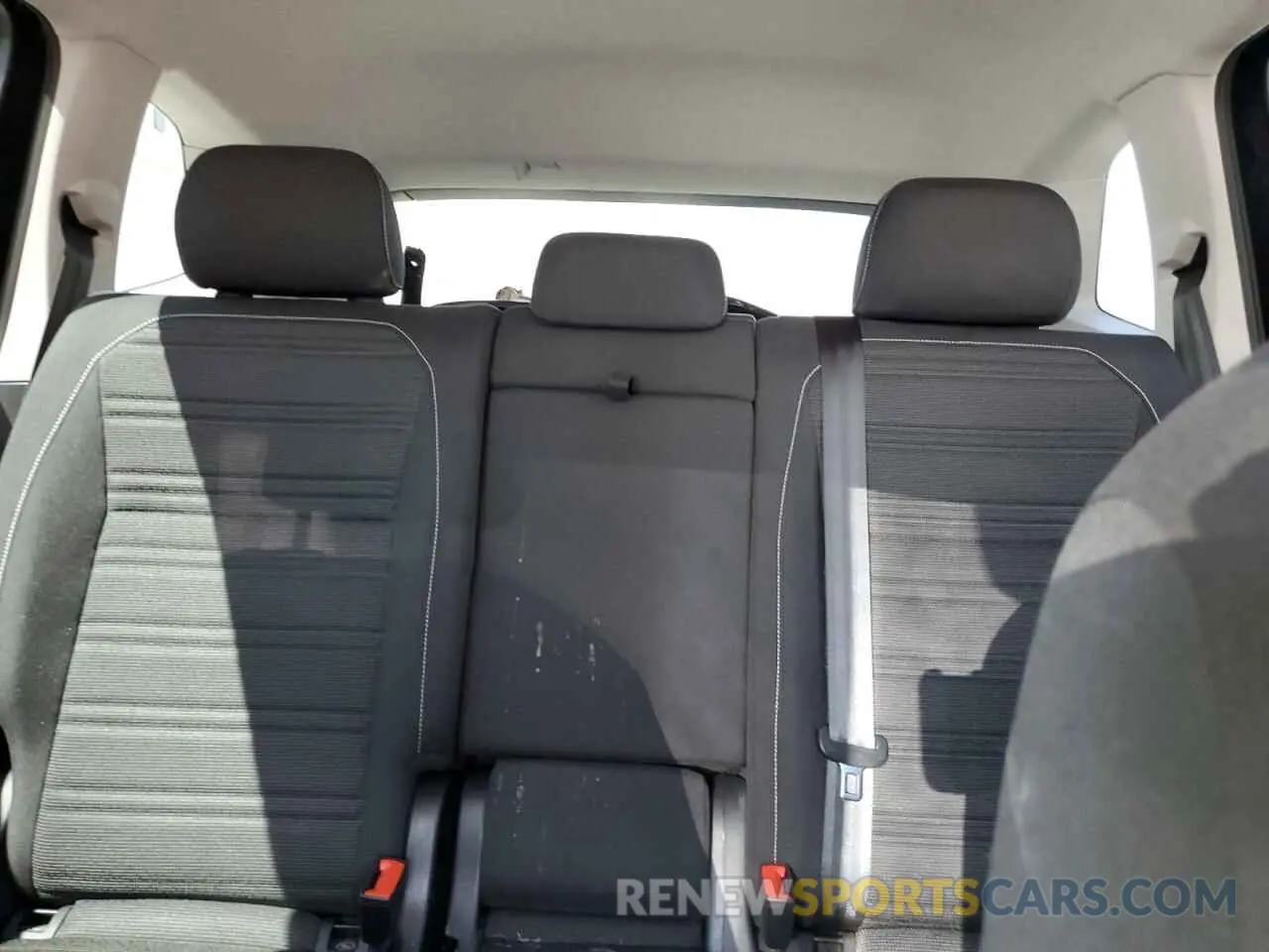 10 Photograph of a damaged car 3VV0B7AXXNM045175 VOLKSWAGEN TIGUAN 2022
