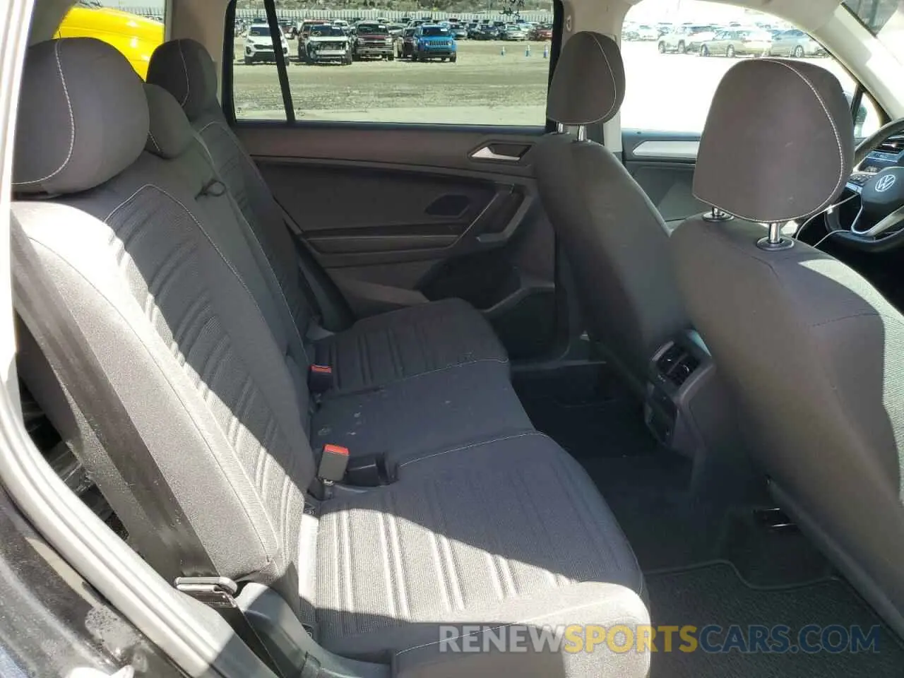 11 Photograph of a damaged car 3VV0B7AXXNM045175 VOLKSWAGEN TIGUAN 2022