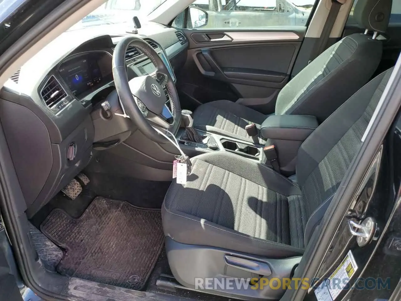 7 Photograph of a damaged car 3VV0B7AXXNM045175 VOLKSWAGEN TIGUAN 2022