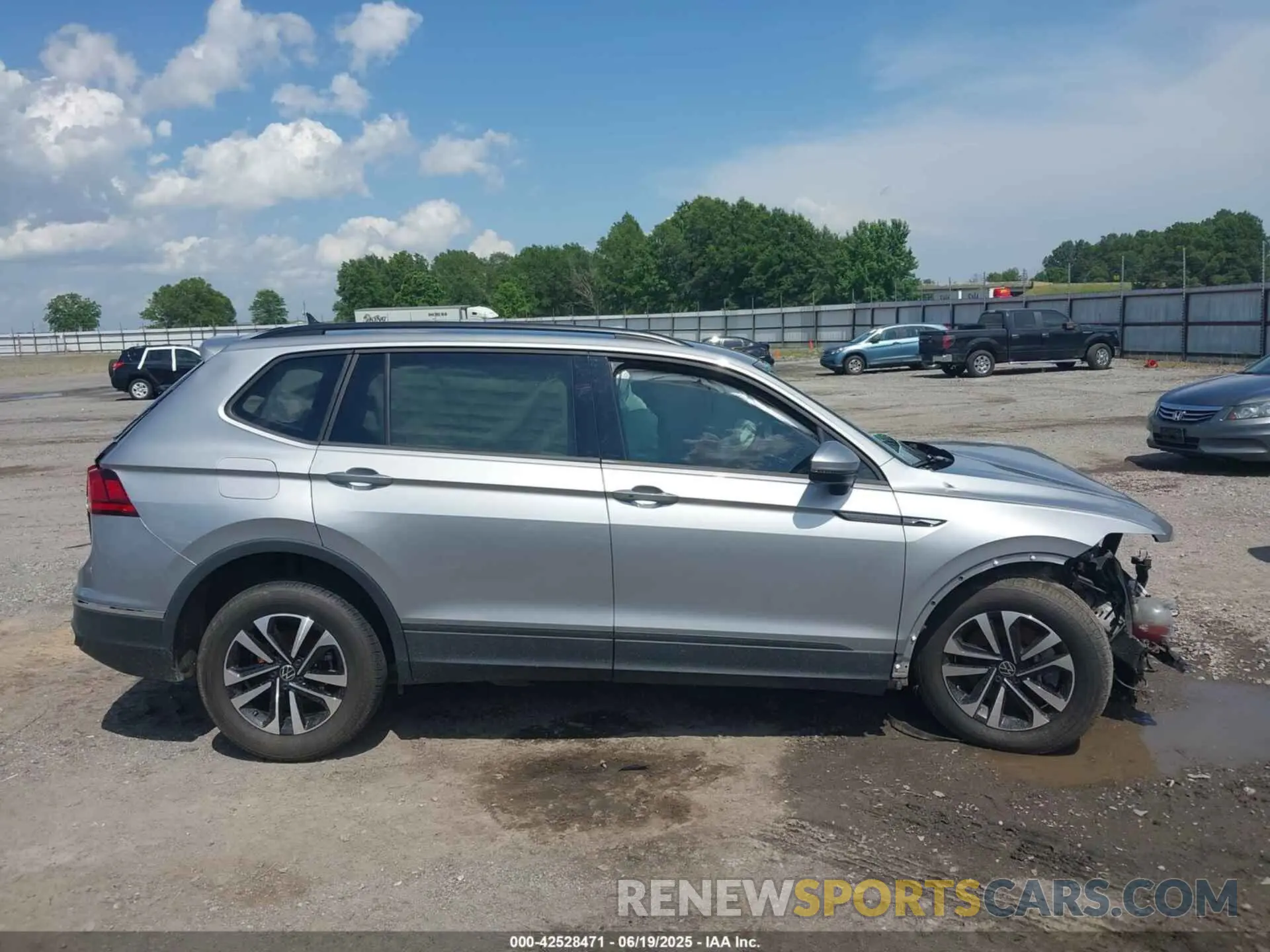 13 Photograph of a damaged car 3VV0B7AXXNM080962 VOLKSWAGEN TIGUAN 2022
