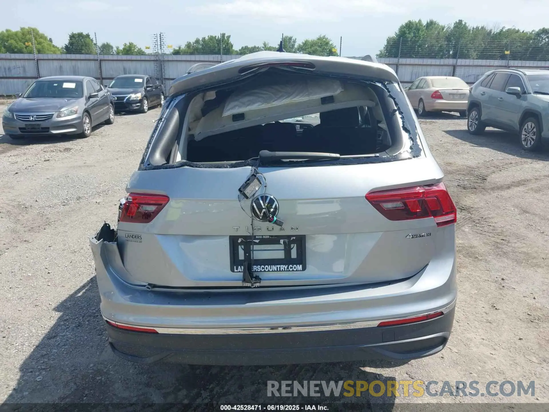 16 Photograph of a damaged car 3VV0B7AXXNM080962 VOLKSWAGEN TIGUAN 2022