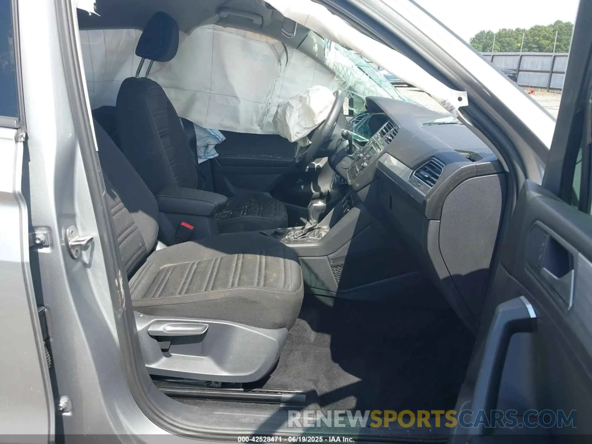 5 Photograph of a damaged car 3VV0B7AXXNM080962 VOLKSWAGEN TIGUAN 2022