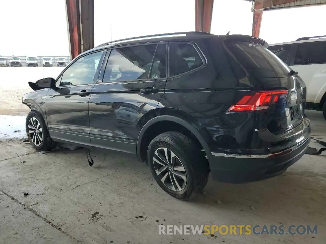 2 Photograph of a damaged car 3VV1B7AX2NM110802 VOLKSWAGEN TIGUAN 2022