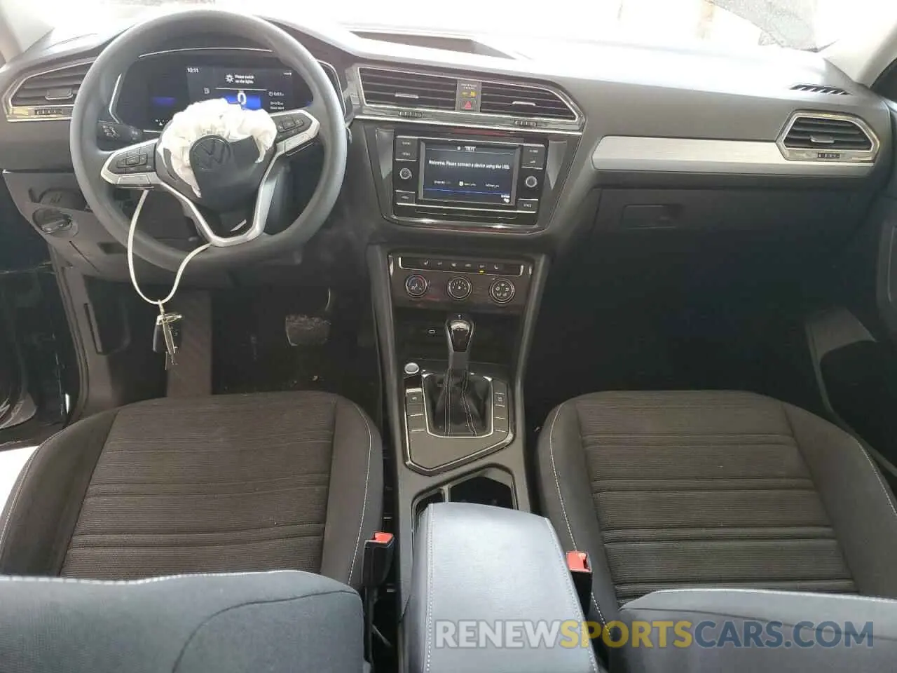 8 Photograph of a damaged car 3VV1B7AX2NM110802 VOLKSWAGEN TIGUAN 2022