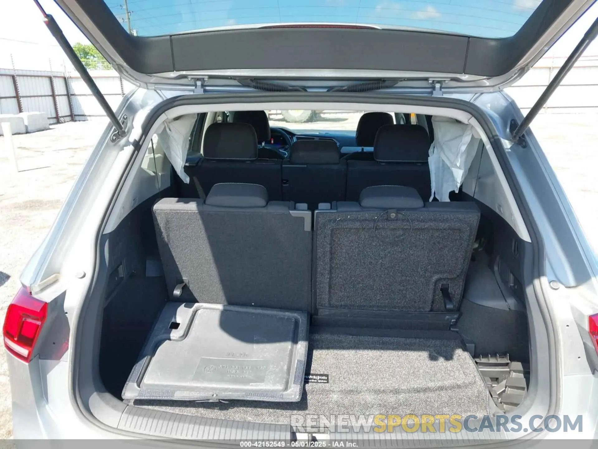 17 Photograph of a damaged car 3VV1B7AX3NM021594 VOLKSWAGEN TIGUAN 2022