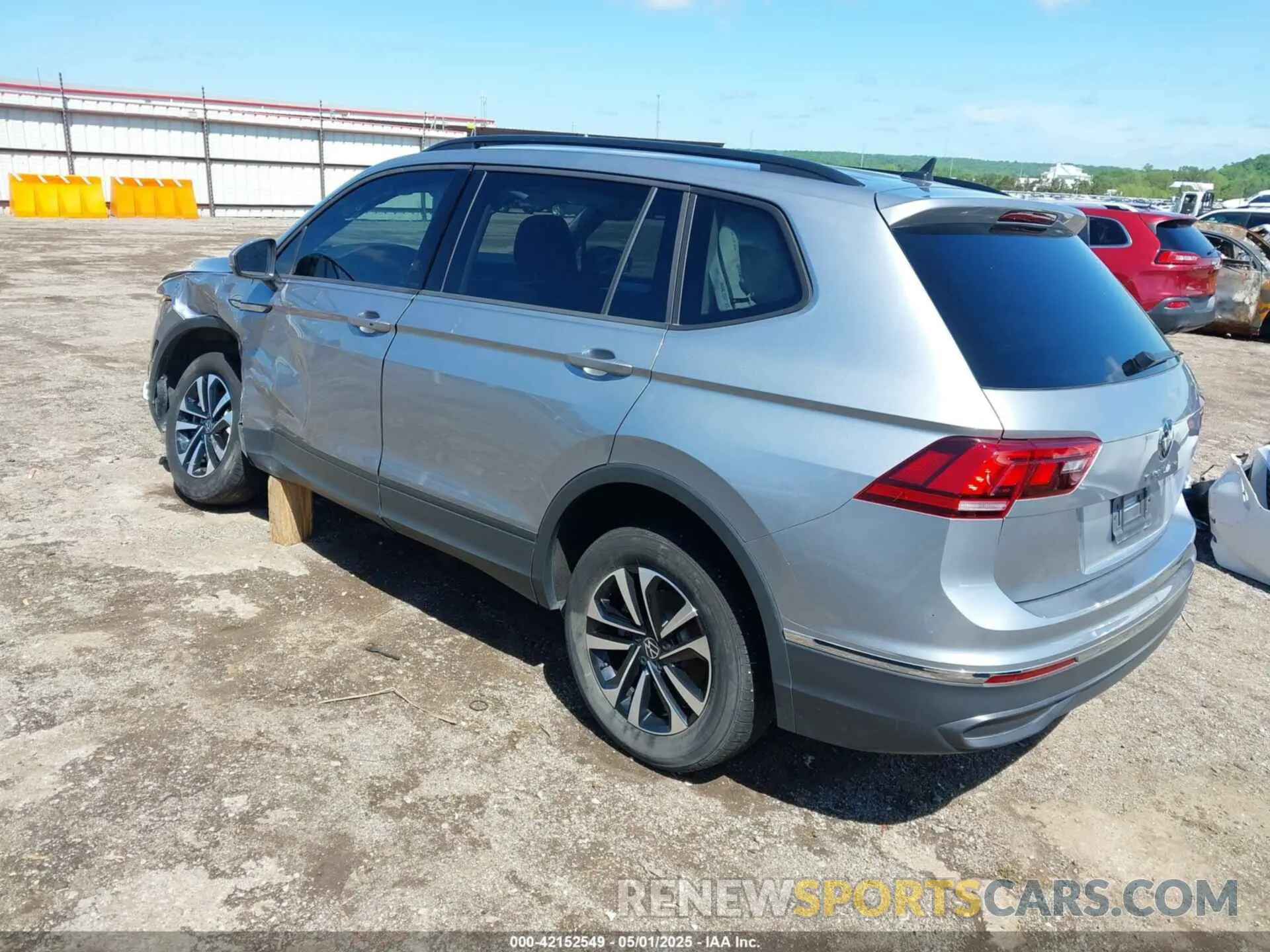 3 Photograph of a damaged car 3VV1B7AX3NM021594 VOLKSWAGEN TIGUAN 2022
