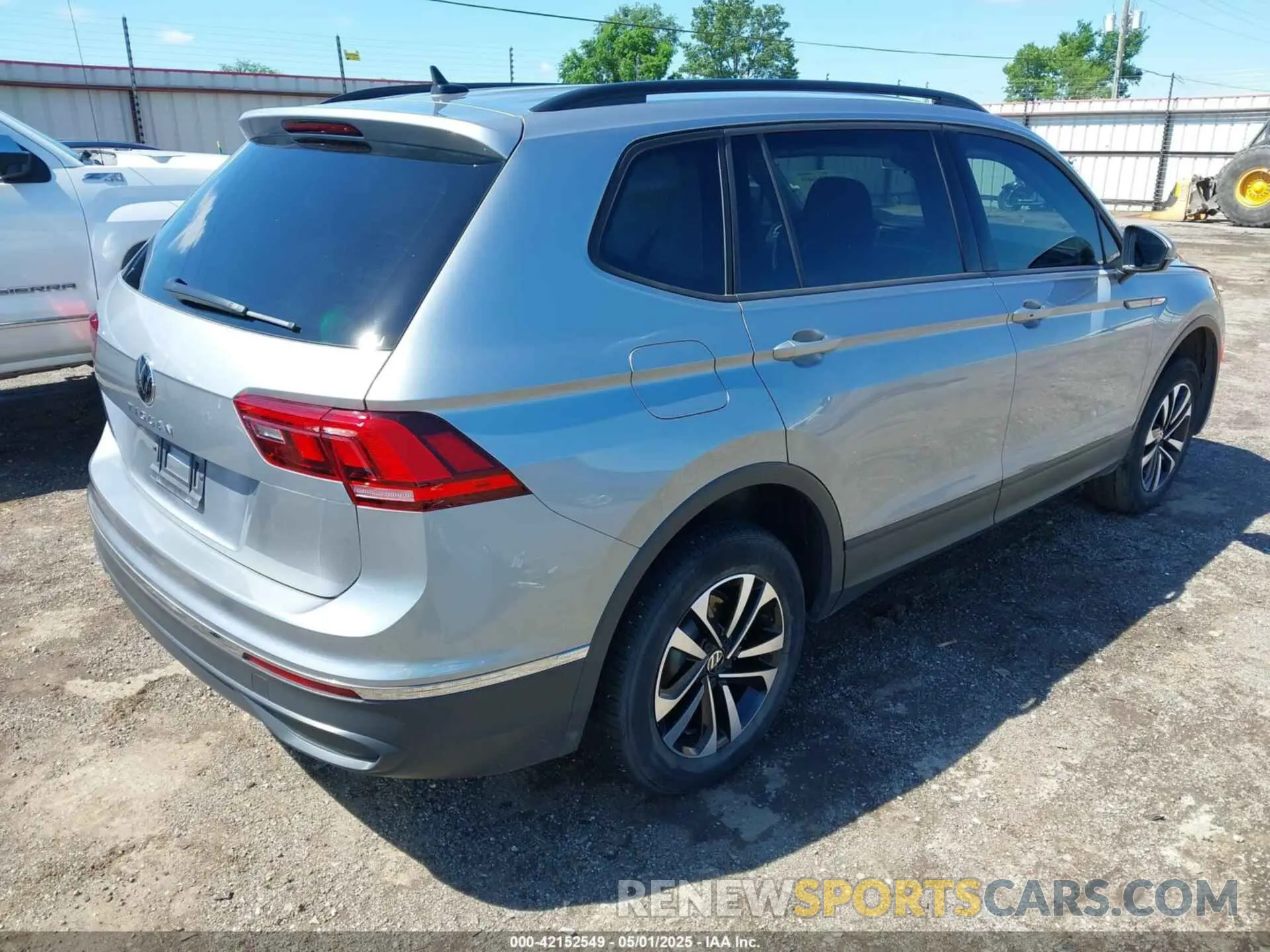 4 Photograph of a damaged car 3VV1B7AX3NM021594 VOLKSWAGEN TIGUAN 2022