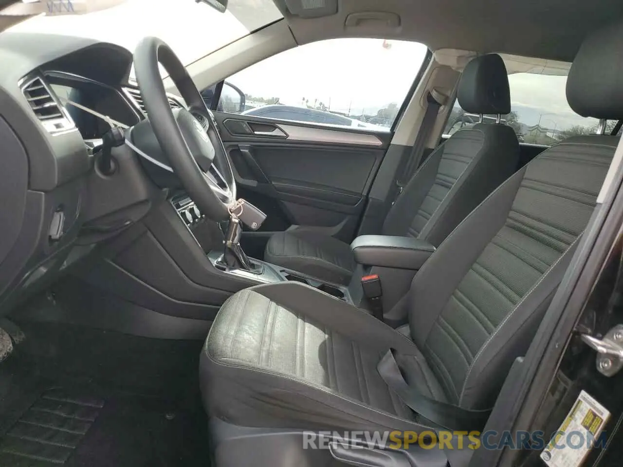 7 Photograph of a damaged car 3VV1B7AX3NM152153 VOLKSWAGEN TIGUAN 2022