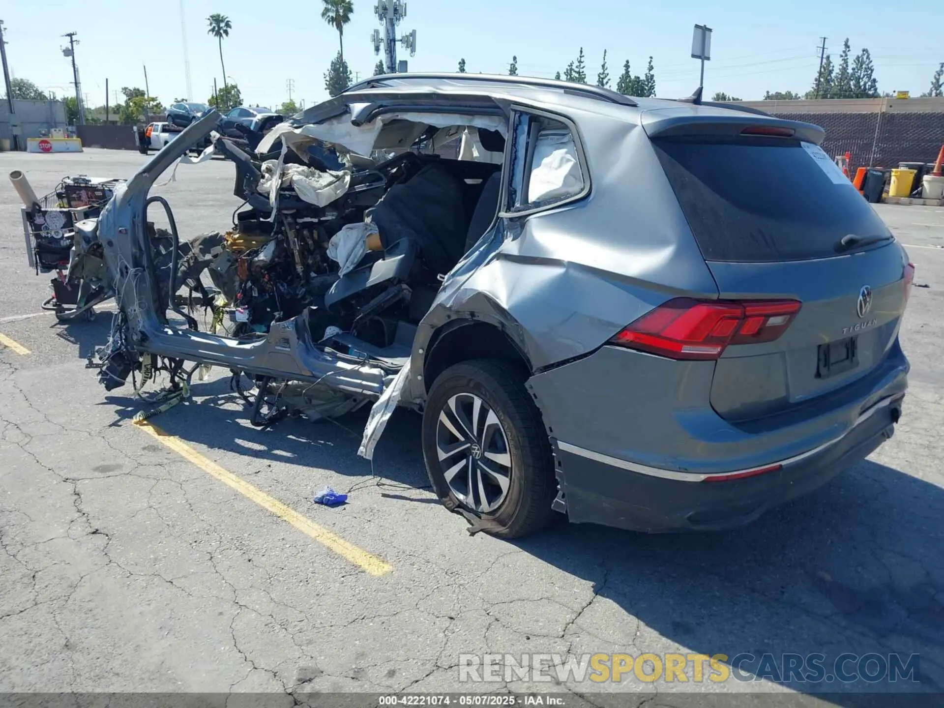 3 Photograph of a damaged car 3VV1B7AX4NM123244 VOLKSWAGEN TIGUAN 2022