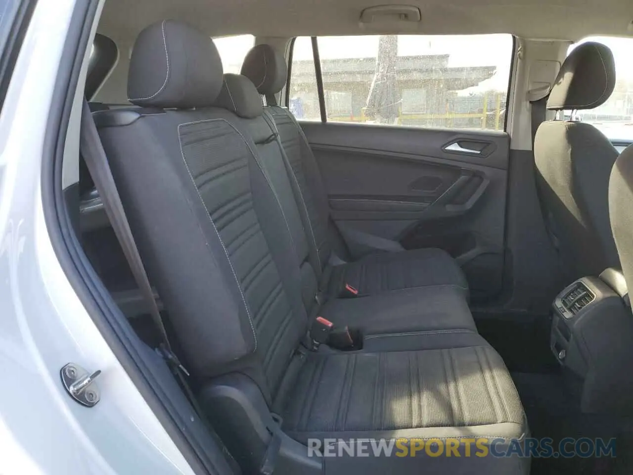 11 Photograph of a damaged car 3VV1B7AX7NM029309 VOLKSWAGEN TIGUAN 2022