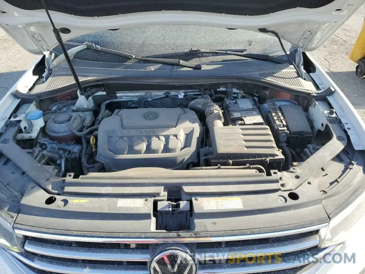 12 Photograph of a damaged car 3VV1B7AX7NM029309 VOLKSWAGEN TIGUAN 2022