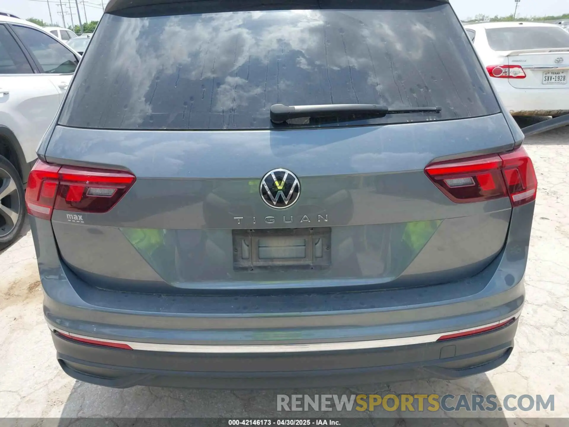 16 Photograph of a damaged car 3VV1B7AX7NM051259 VOLKSWAGEN TIGUAN 2022