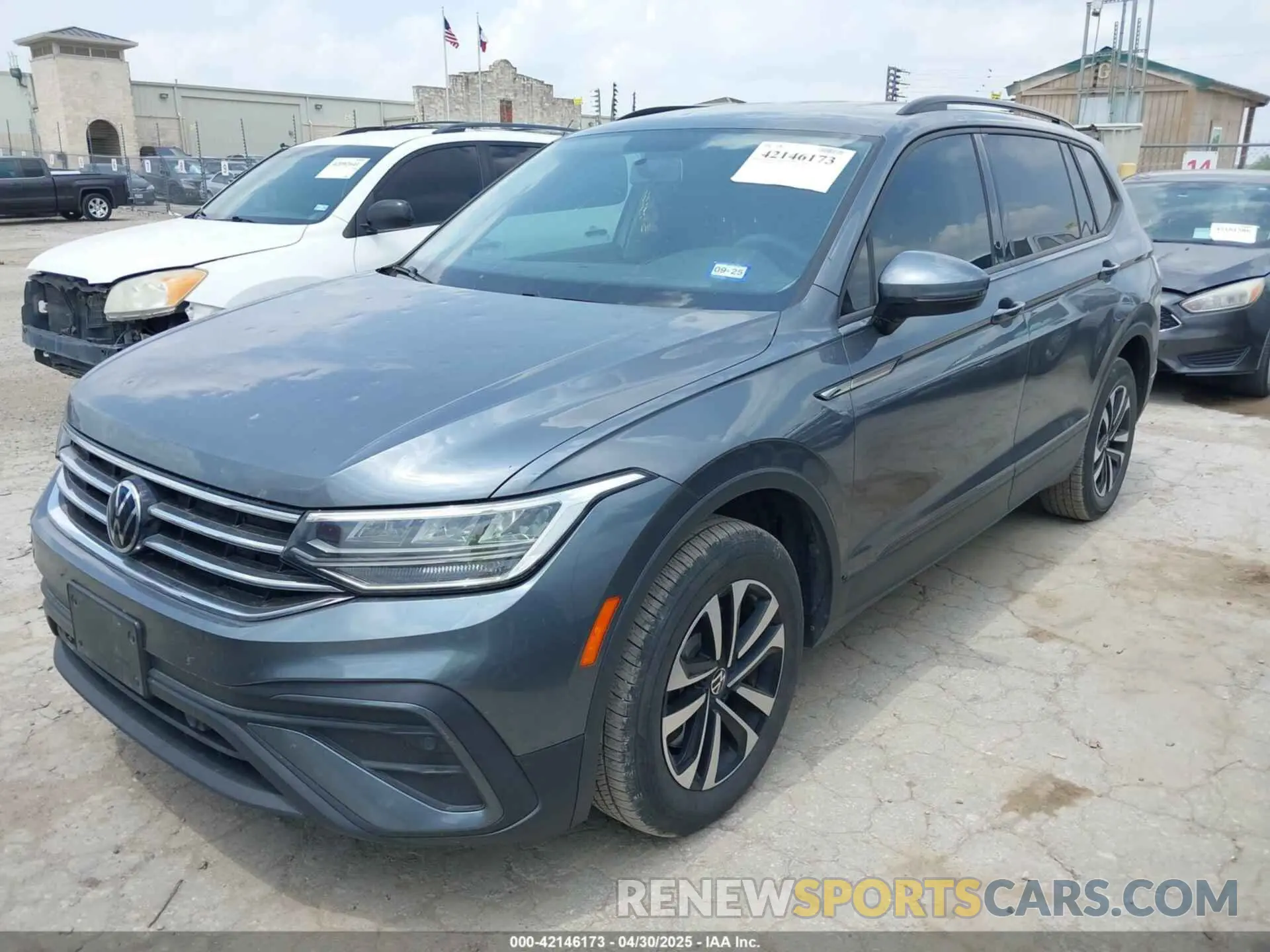2 Photograph of a damaged car 3VV1B7AX7NM051259 VOLKSWAGEN TIGUAN 2022