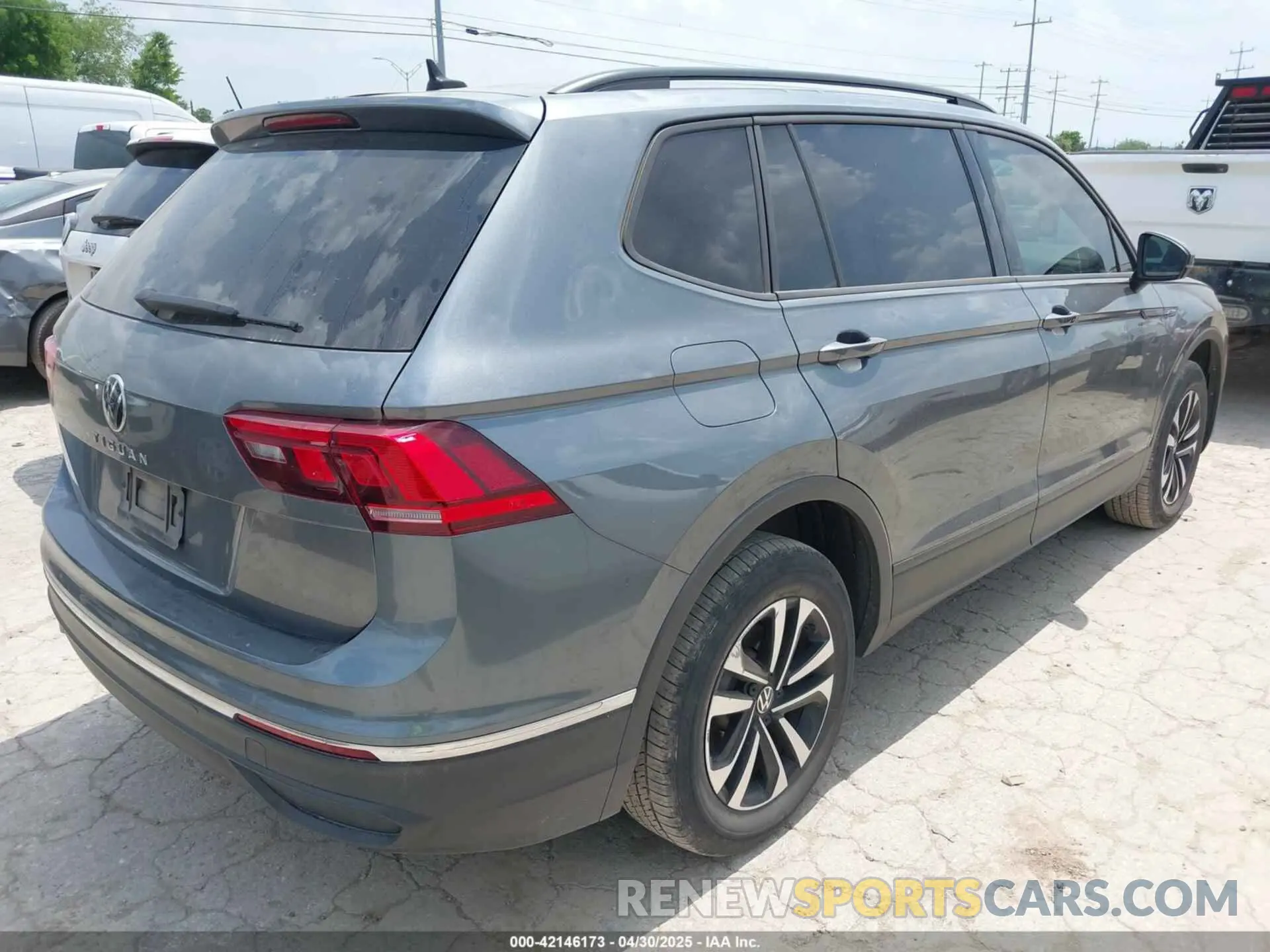 4 Photograph of a damaged car 3VV1B7AX7NM051259 VOLKSWAGEN TIGUAN 2022