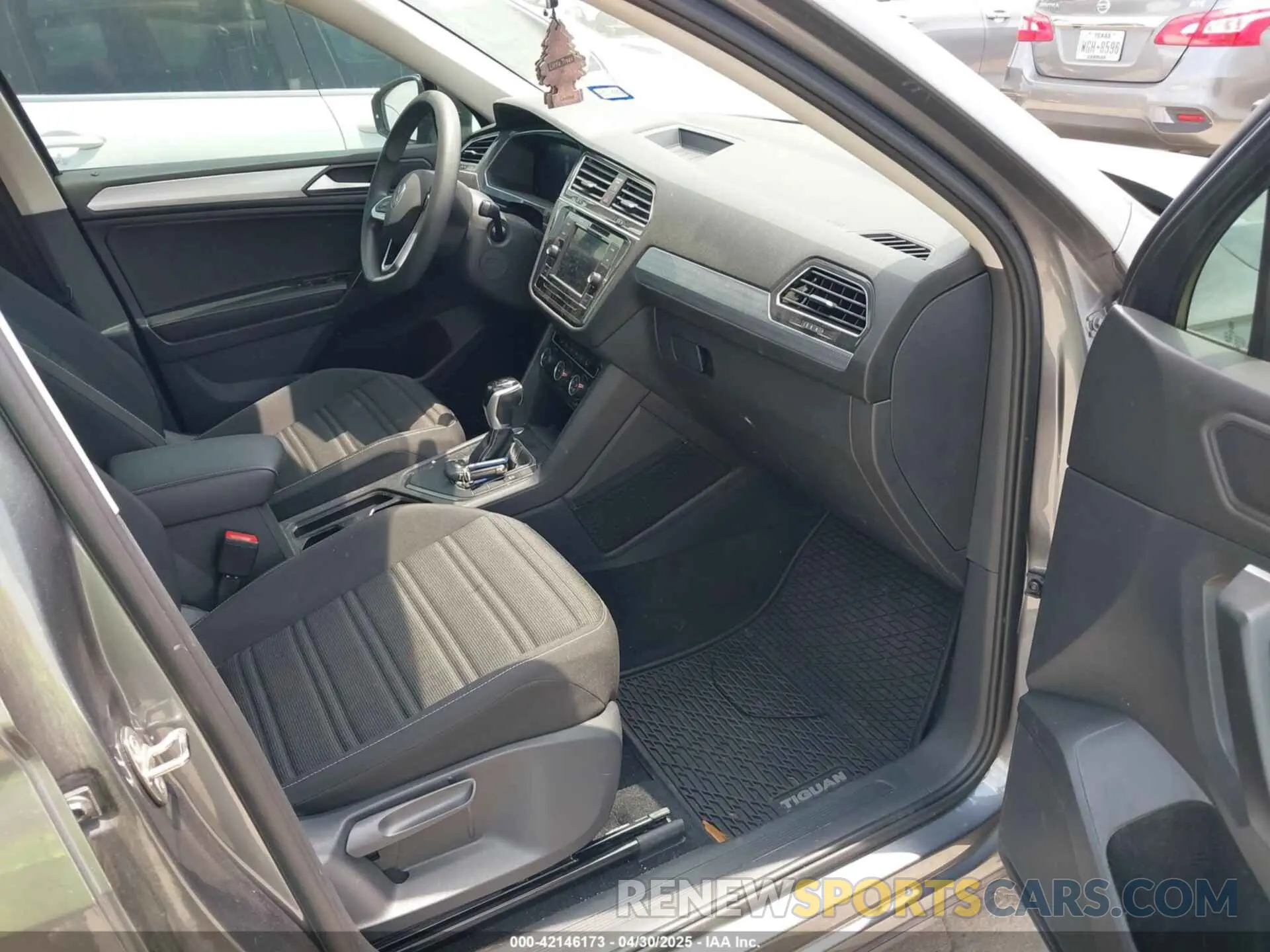 5 Photograph of a damaged car 3VV1B7AX7NM051259 VOLKSWAGEN TIGUAN 2022