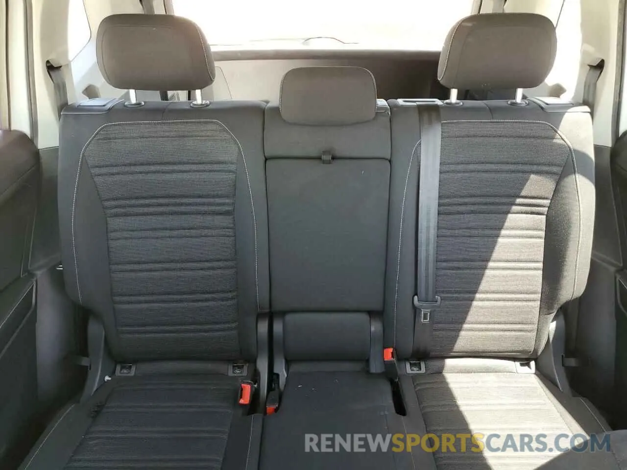 10 Photograph of a damaged car 3VV1B7AXXNM011256 VOLKSWAGEN TIGUAN 2022