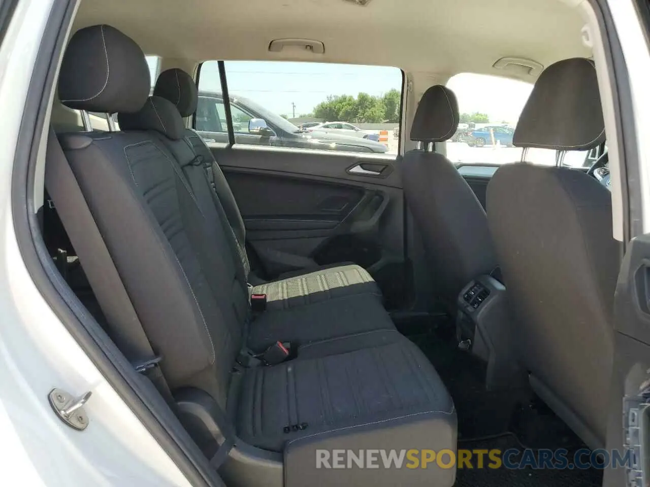 11 Photograph of a damaged car 3VV1B7AXXNM011256 VOLKSWAGEN TIGUAN 2022