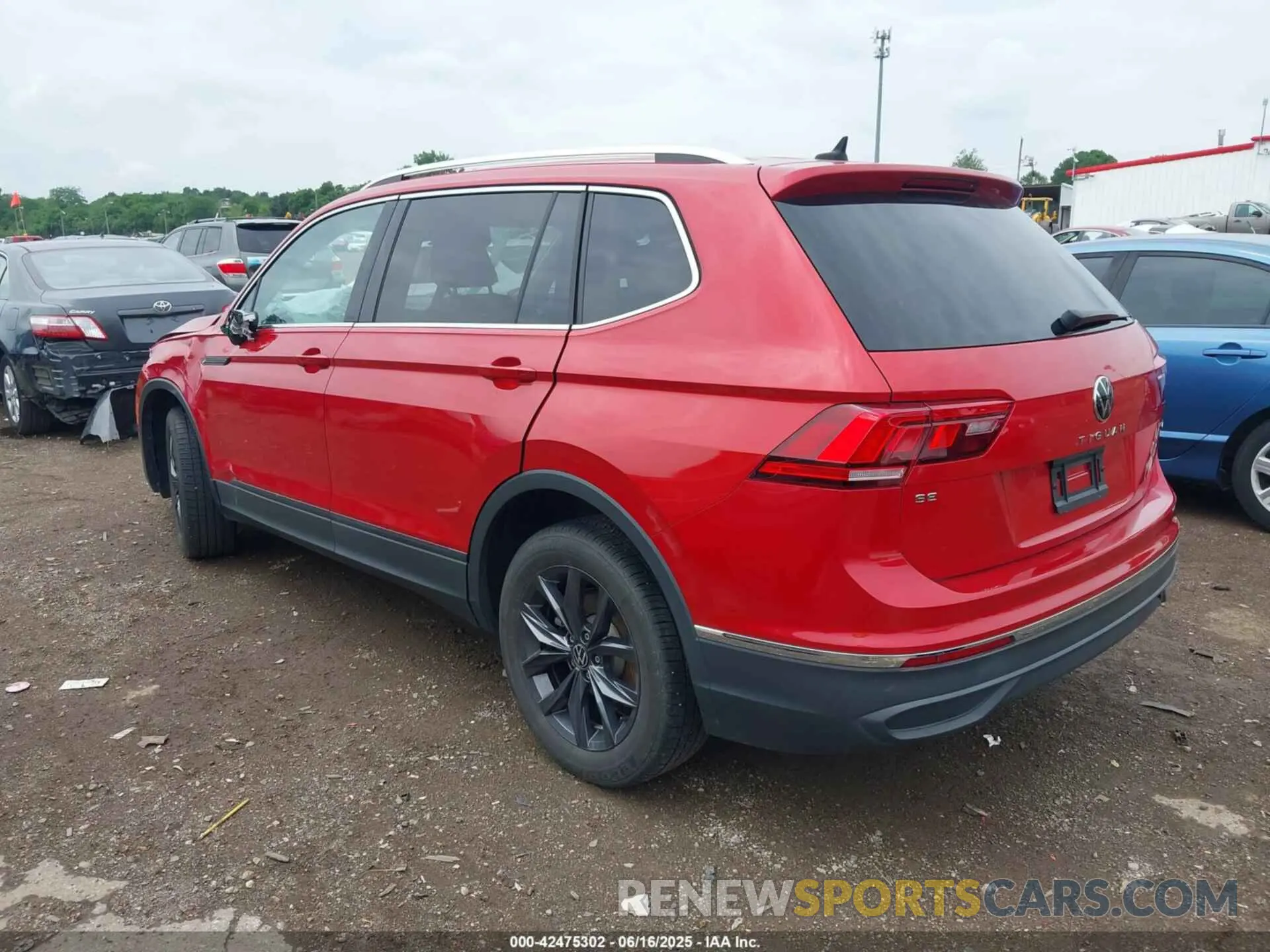 3 Photograph of a damaged car 3VV2B7AX0NM020942 VOLKSWAGEN TIGUAN 2022