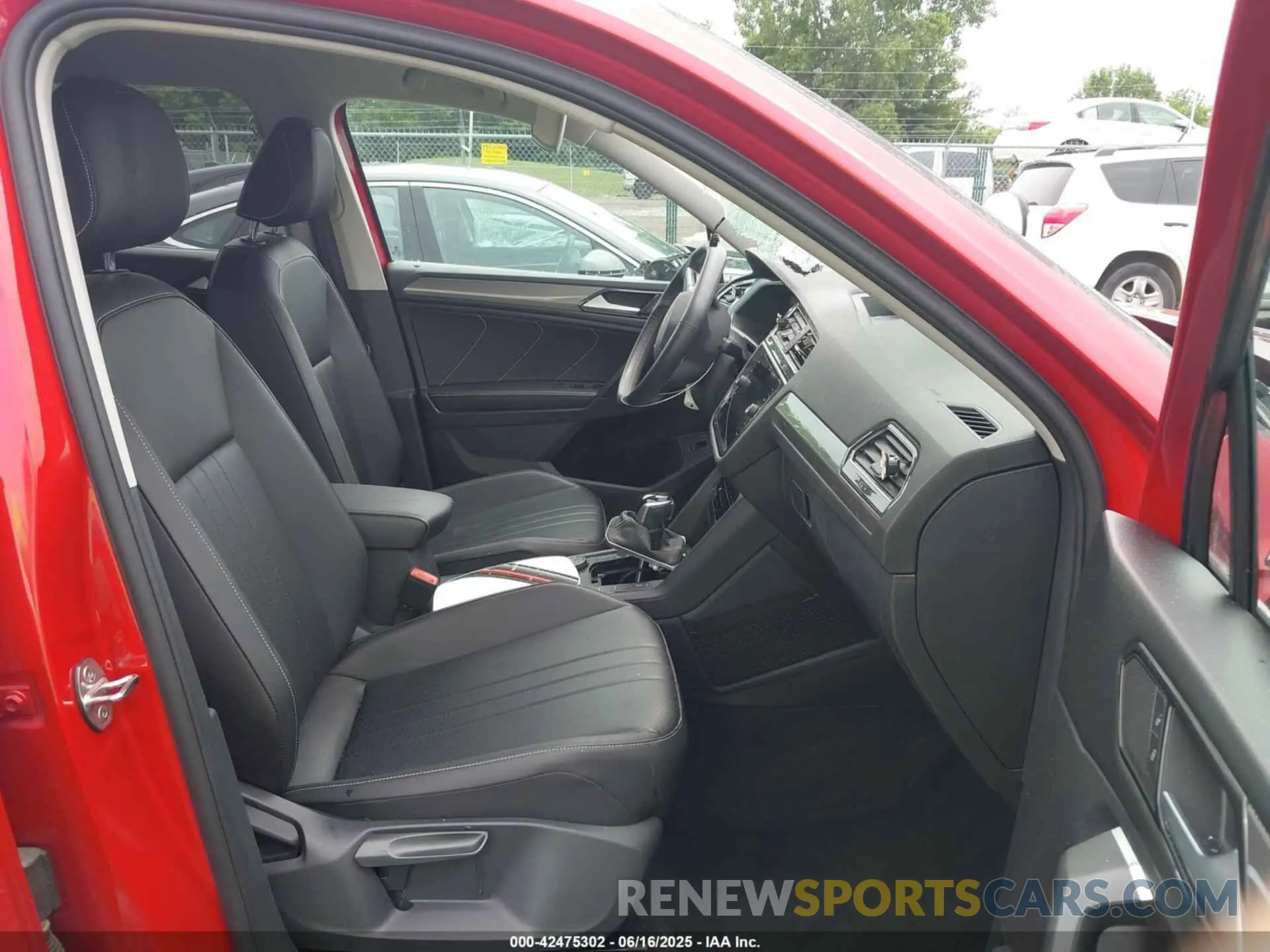 5 Photograph of a damaged car 3VV2B7AX0NM020942 VOLKSWAGEN TIGUAN 2022