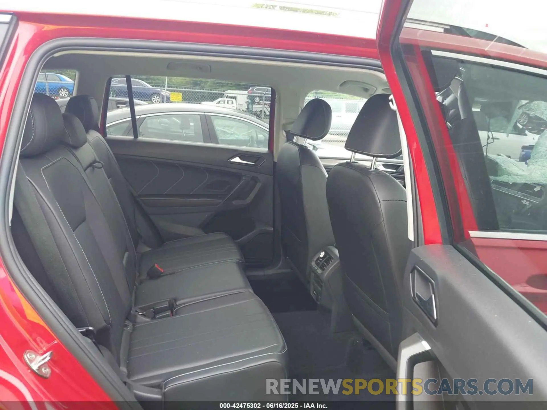 8 Photograph of a damaged car 3VV2B7AX0NM020942 VOLKSWAGEN TIGUAN 2022