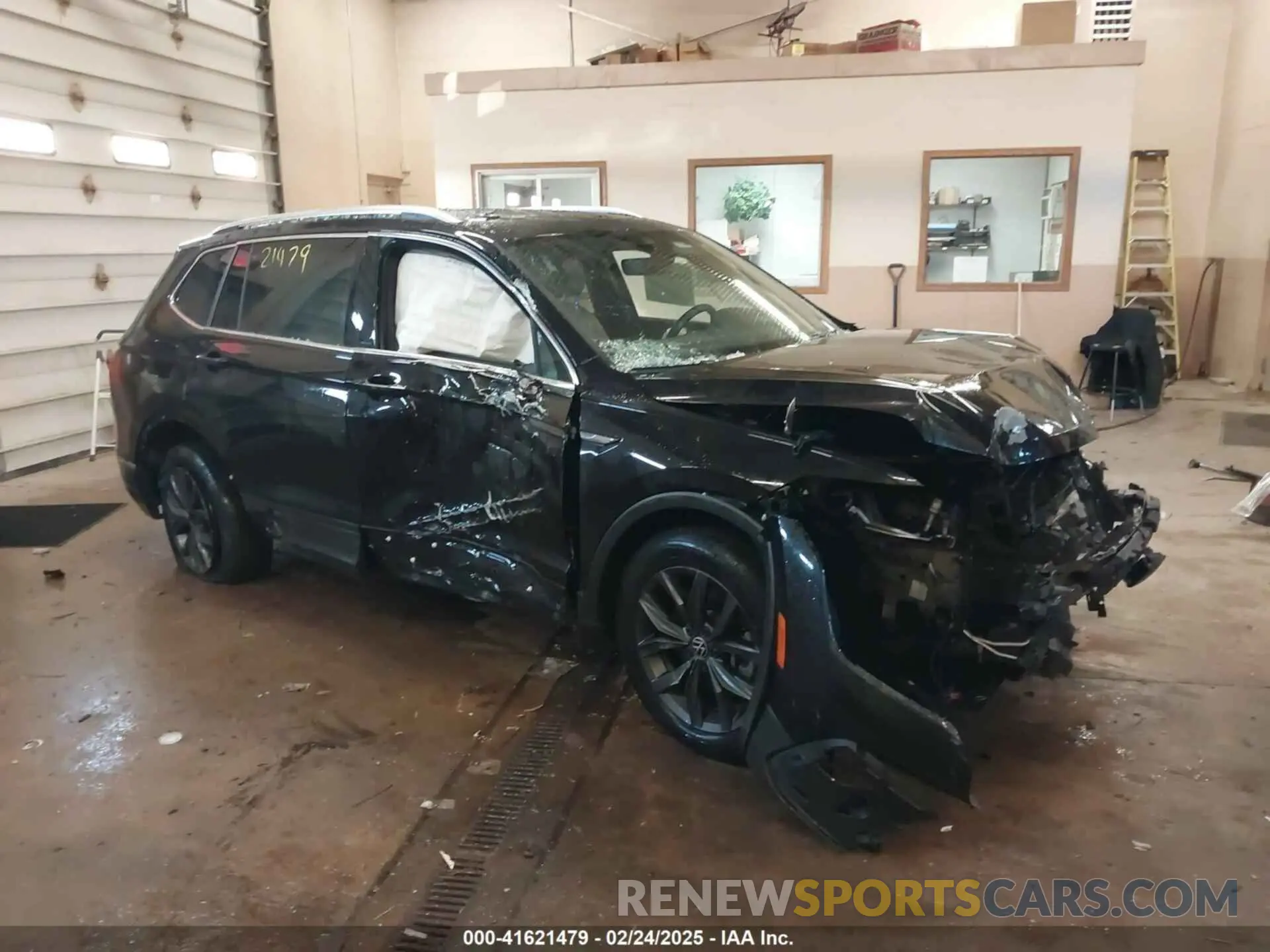 1 Фотография поврежденного автомобиля 3VV2B7AX0NM111869 VOLKSWAGEN TIGUAN 2022