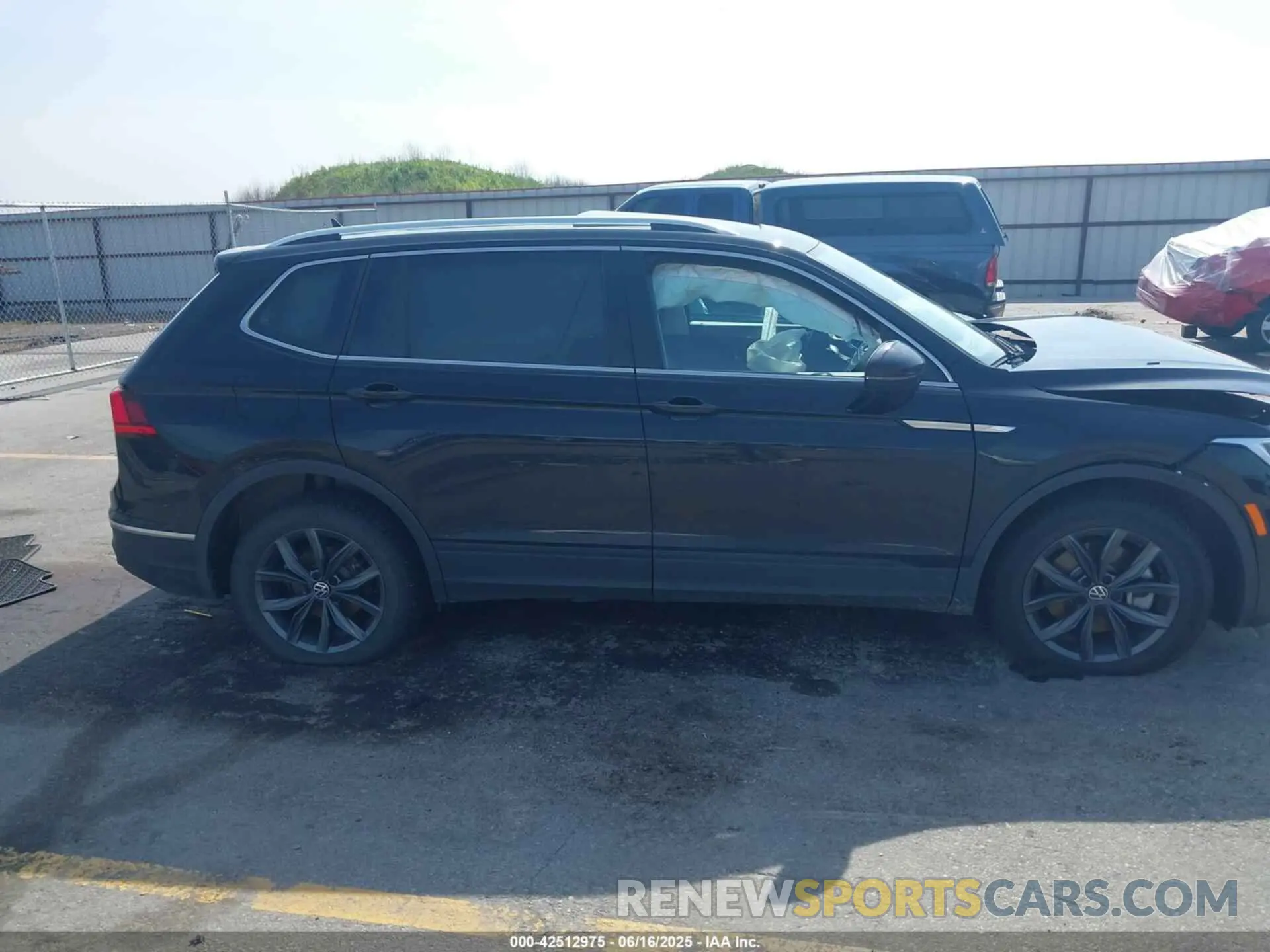 13 Photograph of a damaged car 3VV2B7AX0NM146315 VOLKSWAGEN TIGUAN 2022