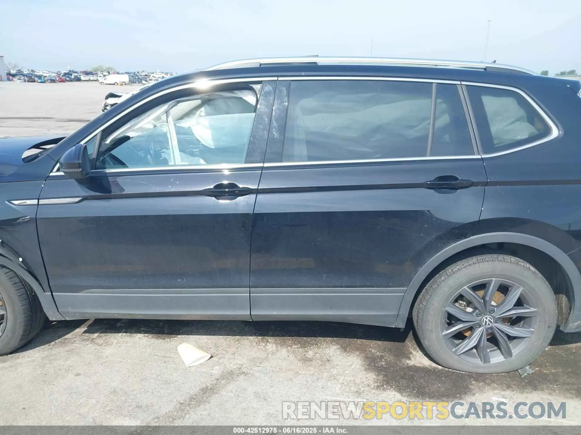 14 Photograph of a damaged car 3VV2B7AX0NM146315 VOLKSWAGEN TIGUAN 2022