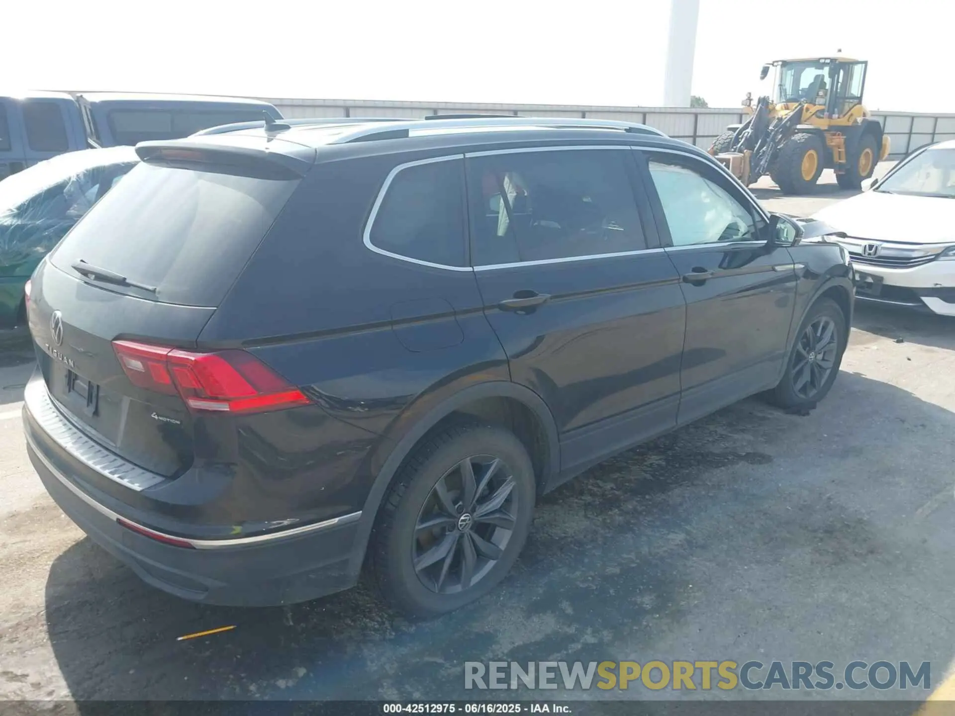 4 Photograph of a damaged car 3VV2B7AX0NM146315 VOLKSWAGEN TIGUAN 2022