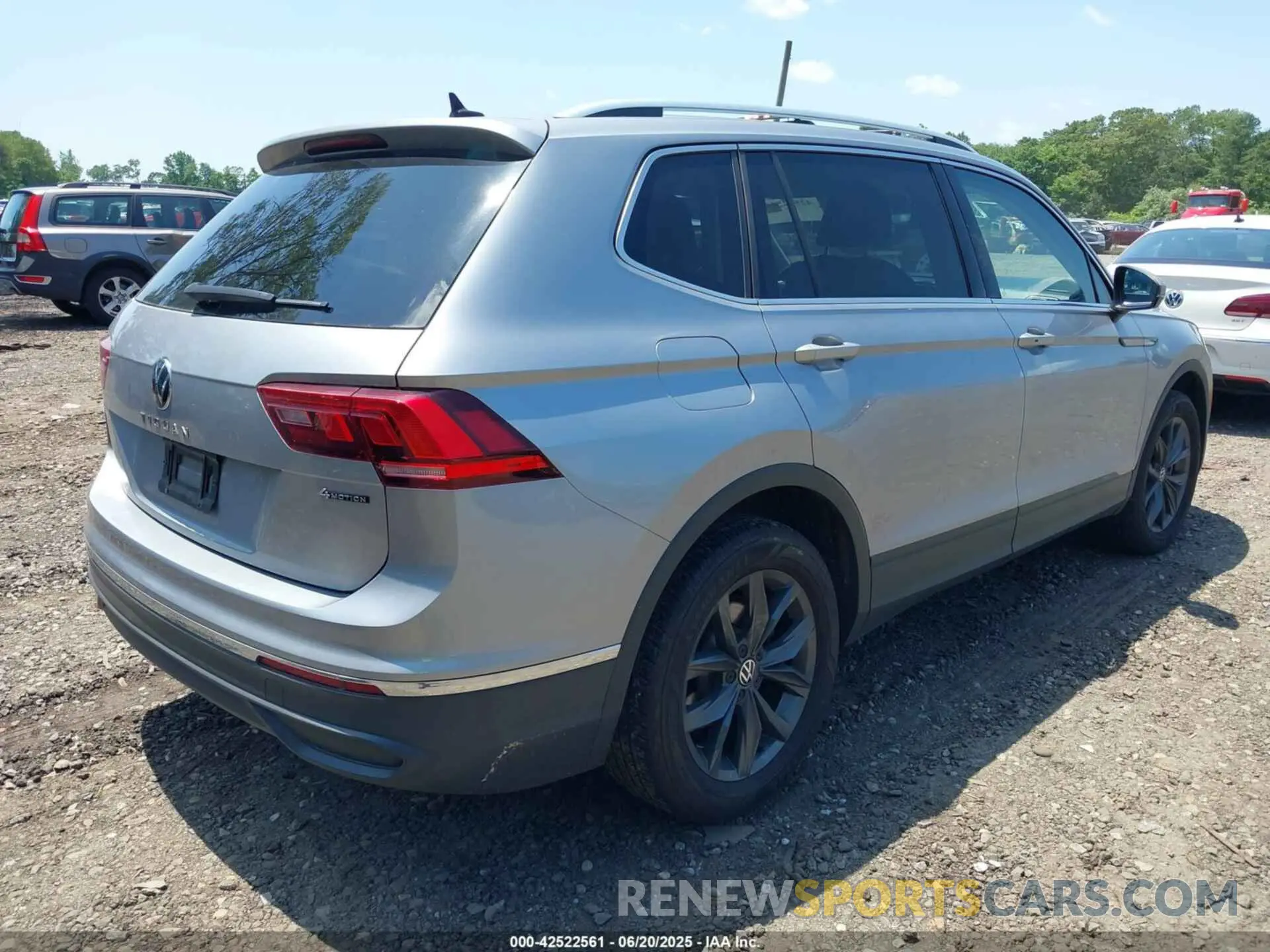 4 Photograph of a damaged car 3VV2B7AX2NM074369 VOLKSWAGEN TIGUAN 2022