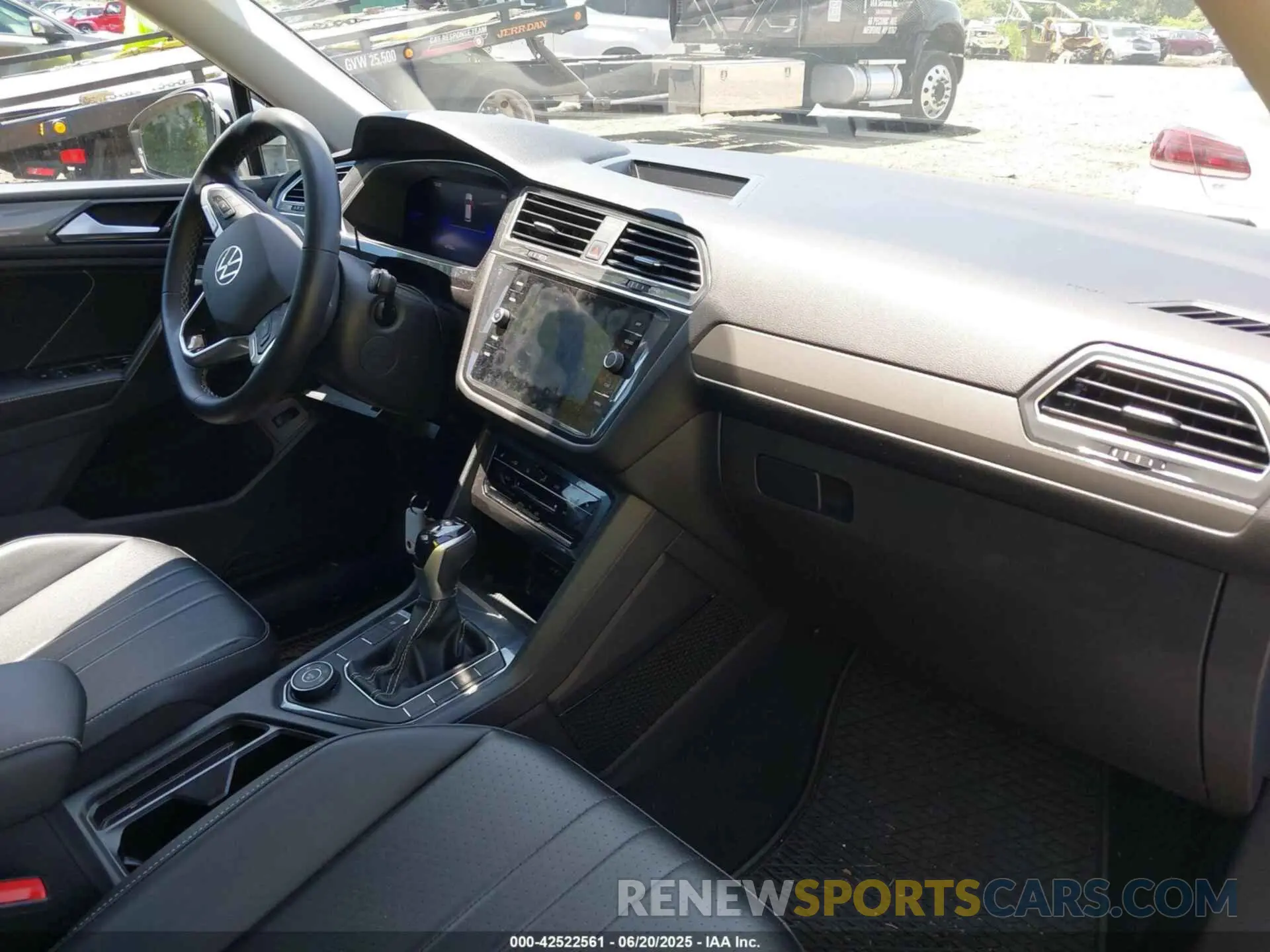 5 Photograph of a damaged car 3VV2B7AX2NM074369 VOLKSWAGEN TIGUAN 2022