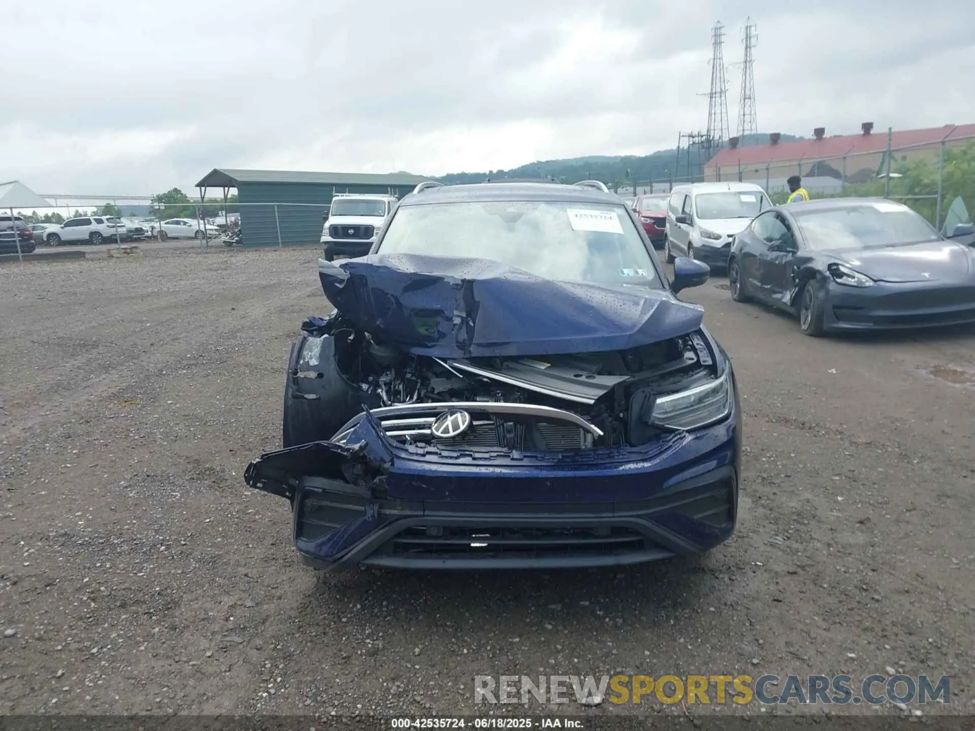 13 Photograph of a damaged car 3VV2B7AX2NM174360 VOLKSWAGEN TIGUAN 2022