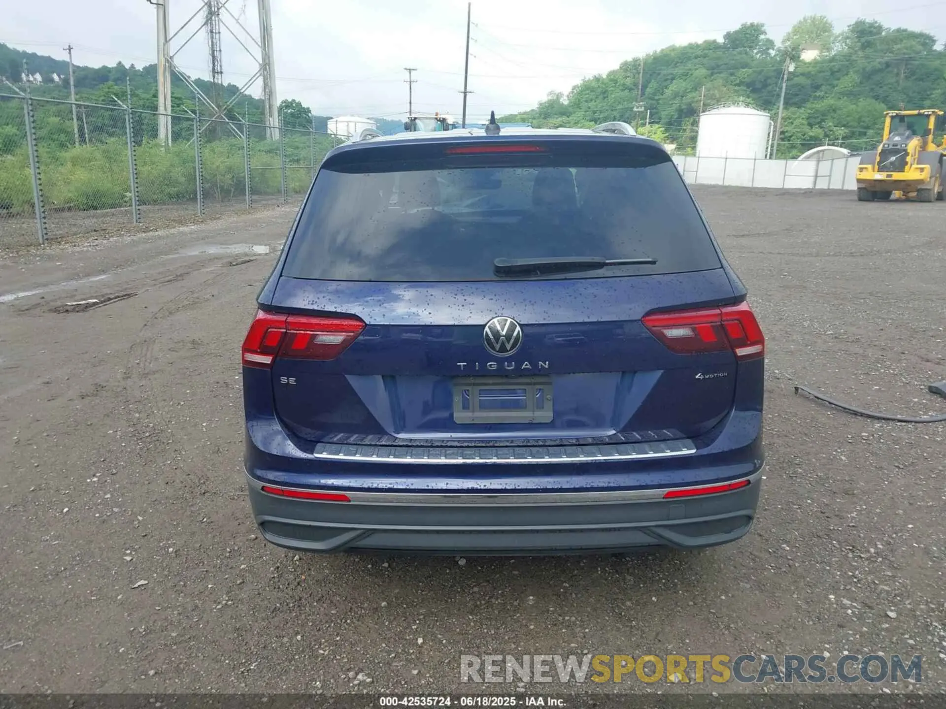 17 Photograph of a damaged car 3VV2B7AX2NM174360 VOLKSWAGEN TIGUAN 2022
