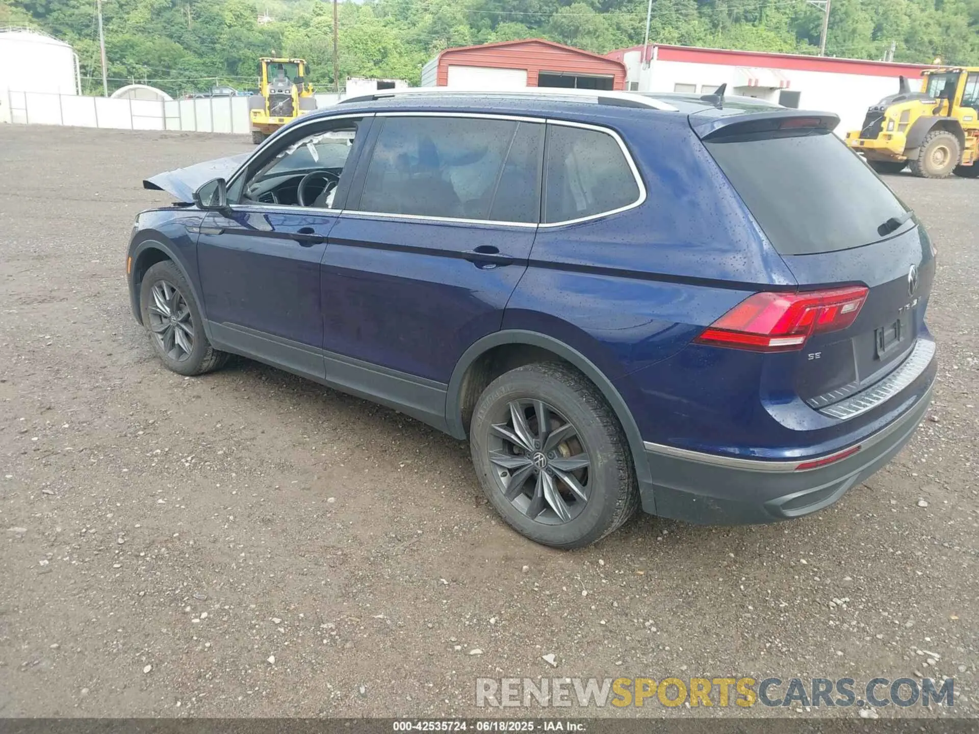 3 Photograph of a damaged car 3VV2B7AX2NM174360 VOLKSWAGEN TIGUAN 2022