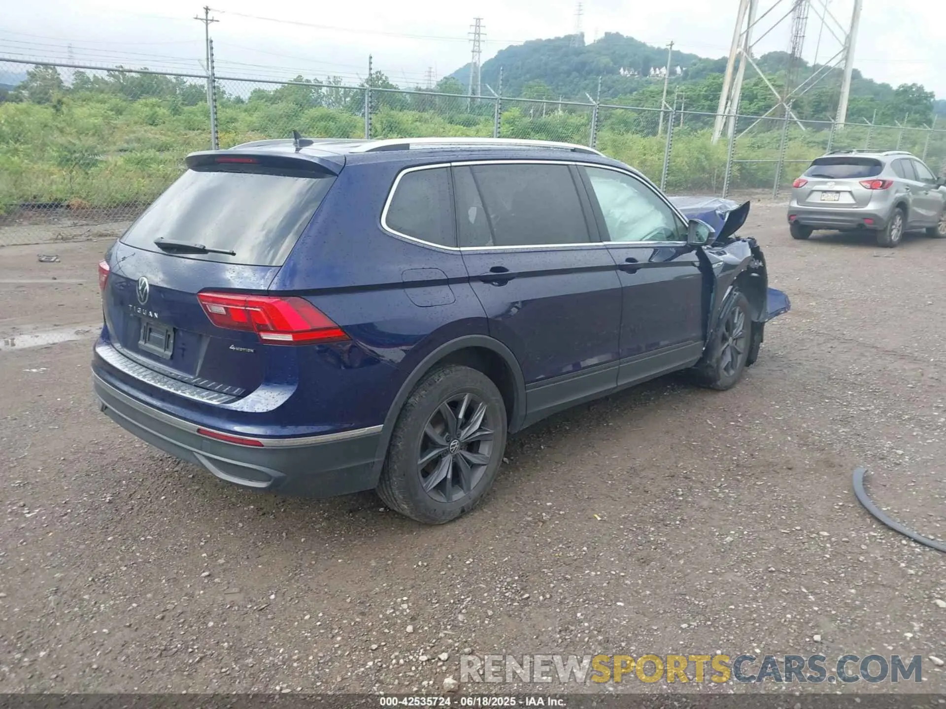 4 Photograph of a damaged car 3VV2B7AX2NM174360 VOLKSWAGEN TIGUAN 2022