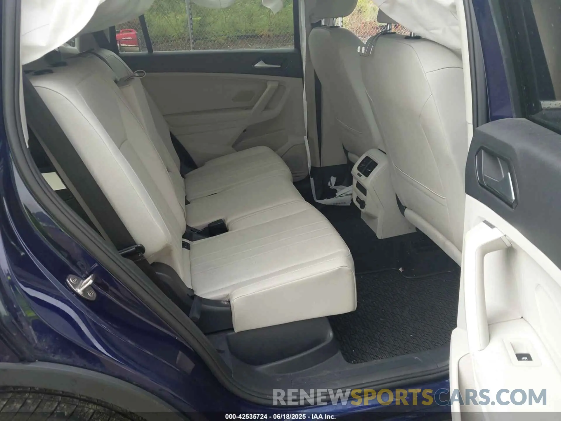 8 Photograph of a damaged car 3VV2B7AX2NM174360 VOLKSWAGEN TIGUAN 2022
