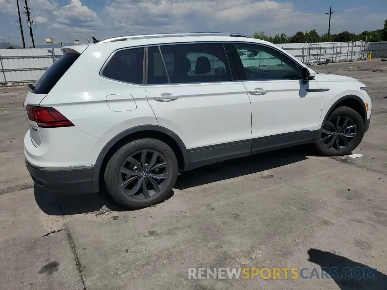 3 Photograph of a damaged car 3VV2B7AX3NM019929 VOLKSWAGEN TIGUAN 2022