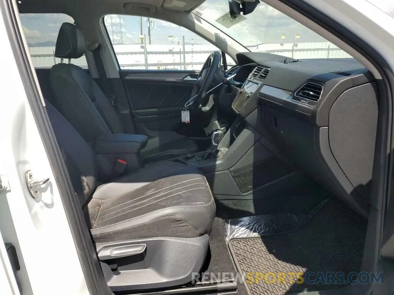7 Photograph of a damaged car 3VV2B7AX3NM019929 VOLKSWAGEN TIGUAN 2022