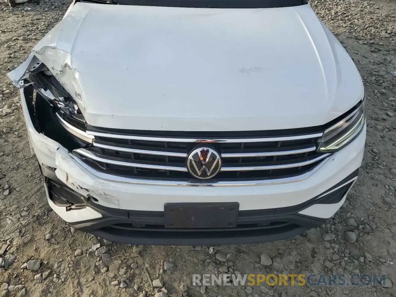 12 Photograph of a damaged car 3VV2B7AX4NM070405 VOLKSWAGEN TIGUAN 2022