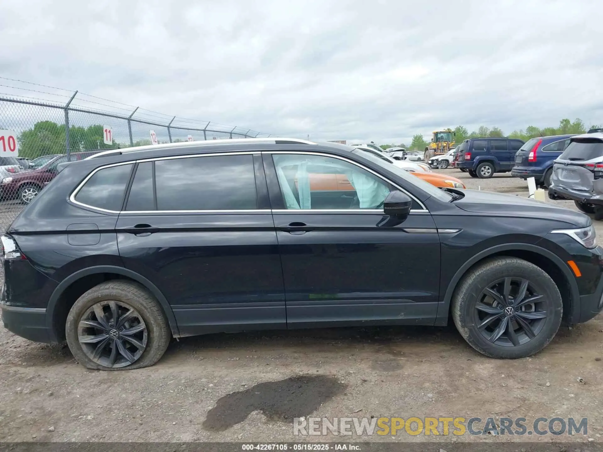 13 Photograph of a damaged car 3VV2B7AX4NM093585 VOLKSWAGEN TIGUAN 2022