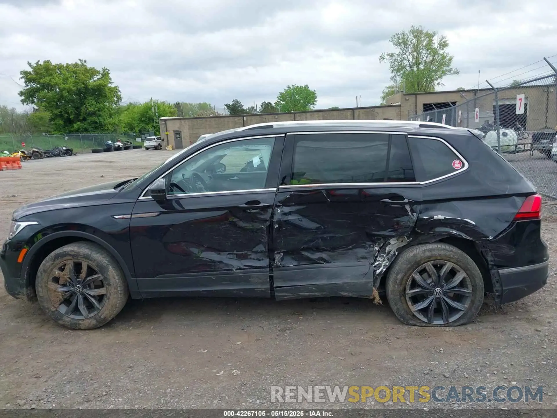 14 Photograph of a damaged car 3VV2B7AX4NM093585 VOLKSWAGEN TIGUAN 2022