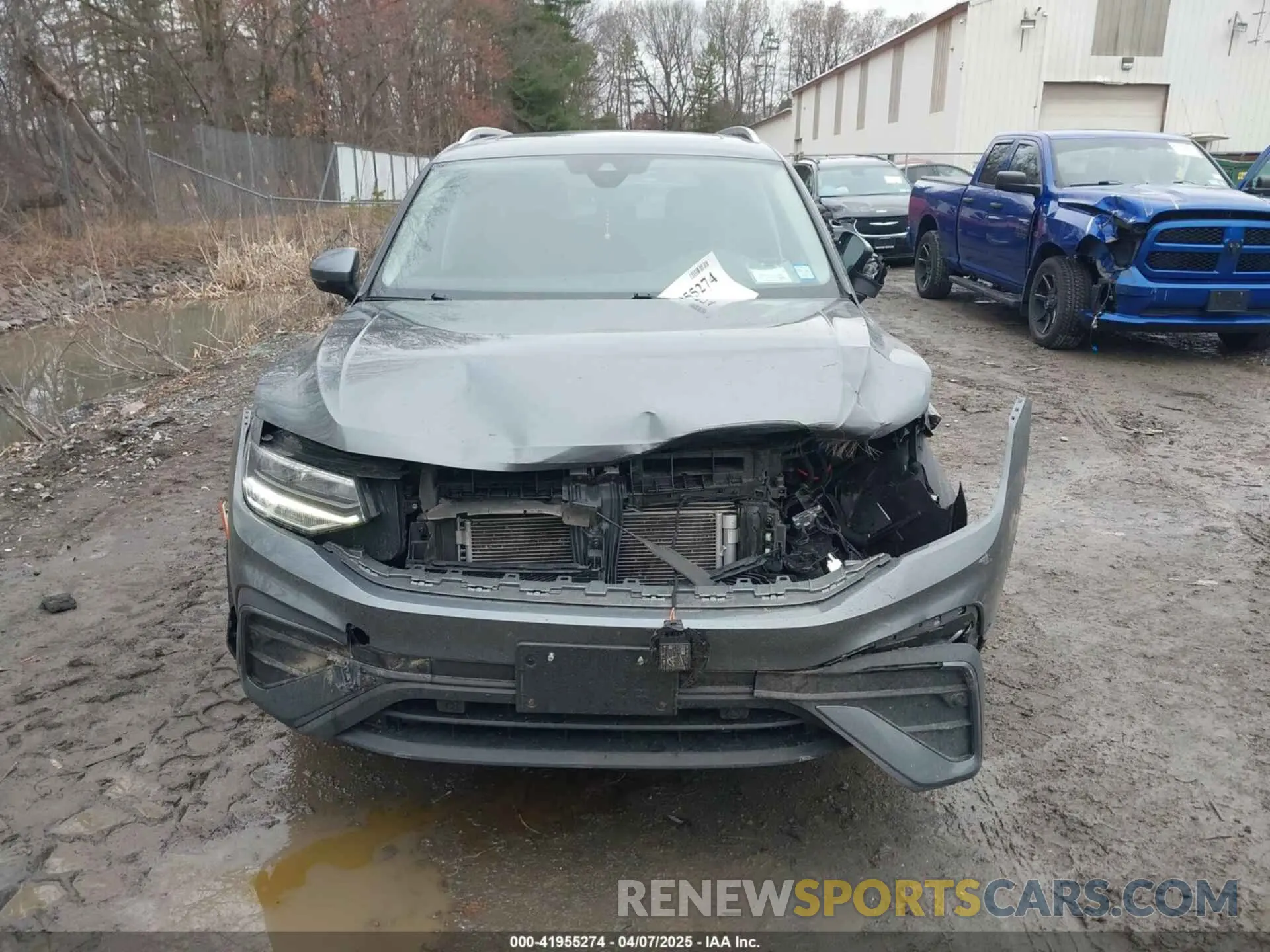 12 Photograph of a damaged car 3VV2B7AX4NM126181 VOLKSWAGEN TIGUAN 2022