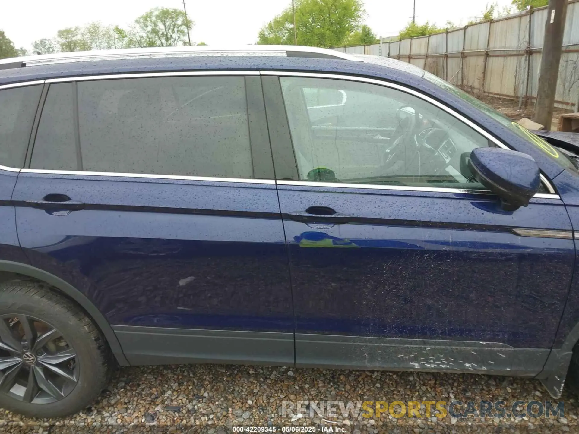 13 Photograph of a damaged car 3VV2B7AX8NM098143 VOLKSWAGEN TIGUAN 2022