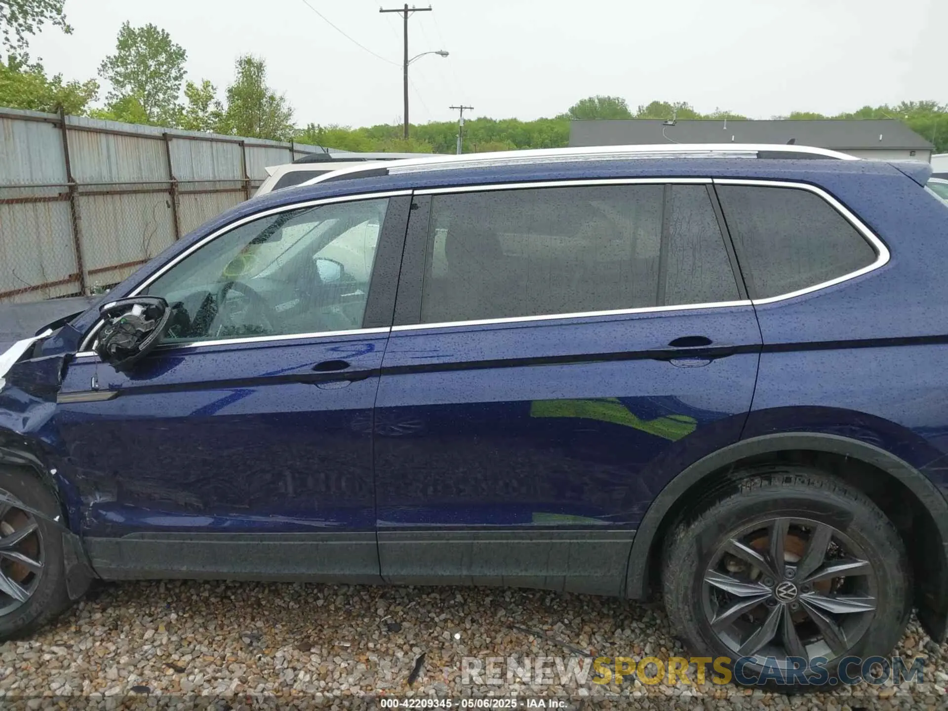 14 Photograph of a damaged car 3VV2B7AX8NM098143 VOLKSWAGEN TIGUAN 2022