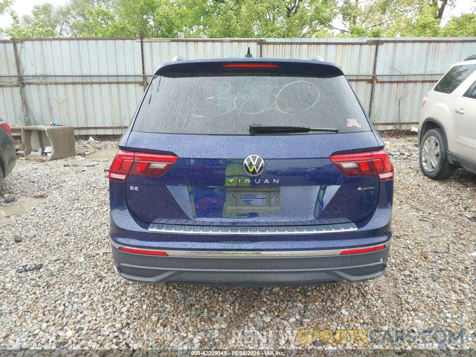 16 Photograph of a damaged car 3VV2B7AX8NM098143 VOLKSWAGEN TIGUAN 2022