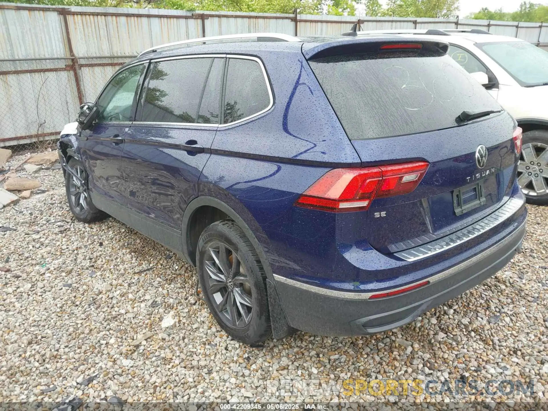 3 Photograph of a damaged car 3VV2B7AX8NM098143 VOLKSWAGEN TIGUAN 2022