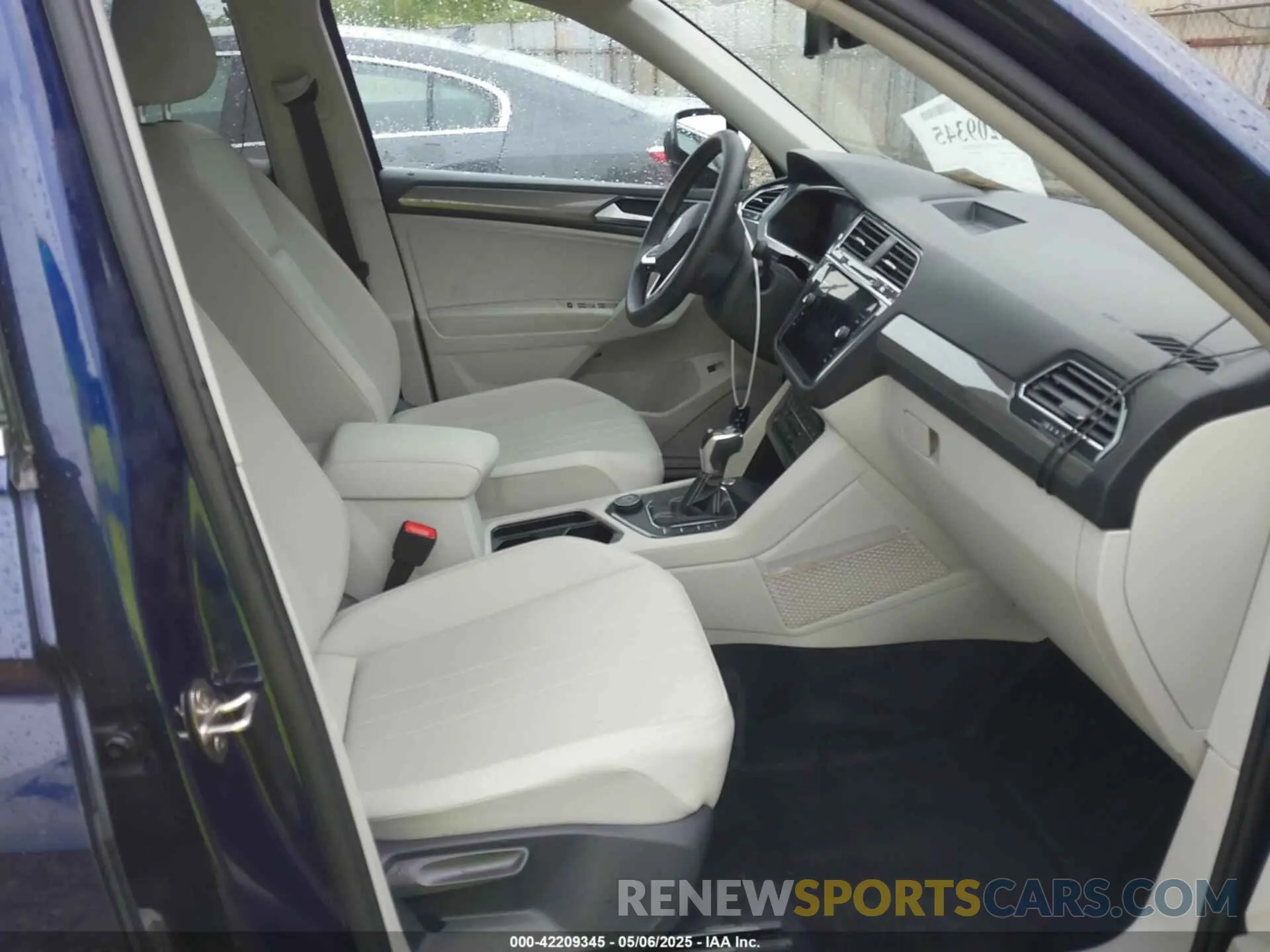 5 Photograph of a damaged car 3VV2B7AX8NM098143 VOLKSWAGEN TIGUAN 2022