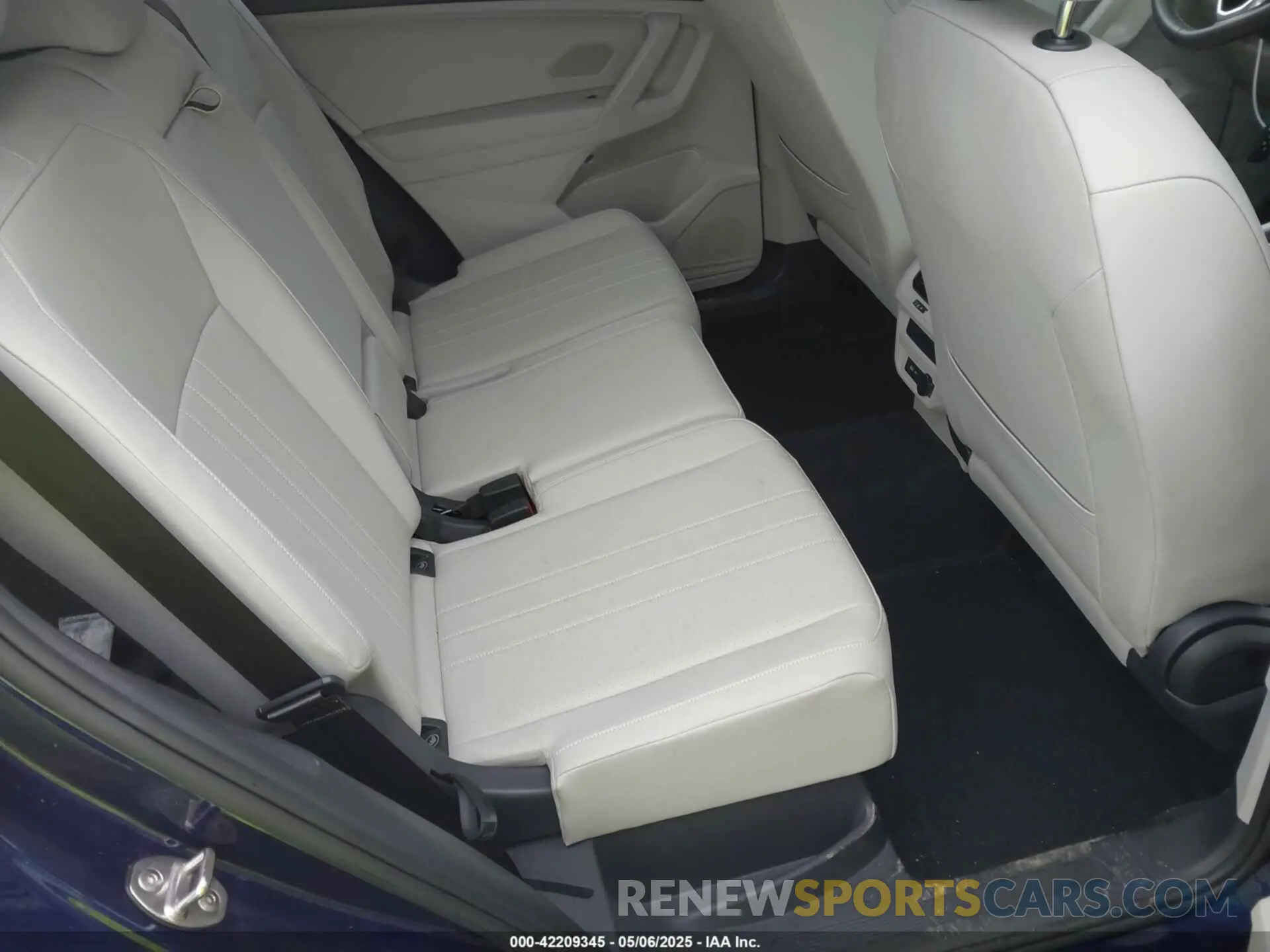 8 Photograph of a damaged car 3VV2B7AX8NM098143 VOLKSWAGEN TIGUAN 2022