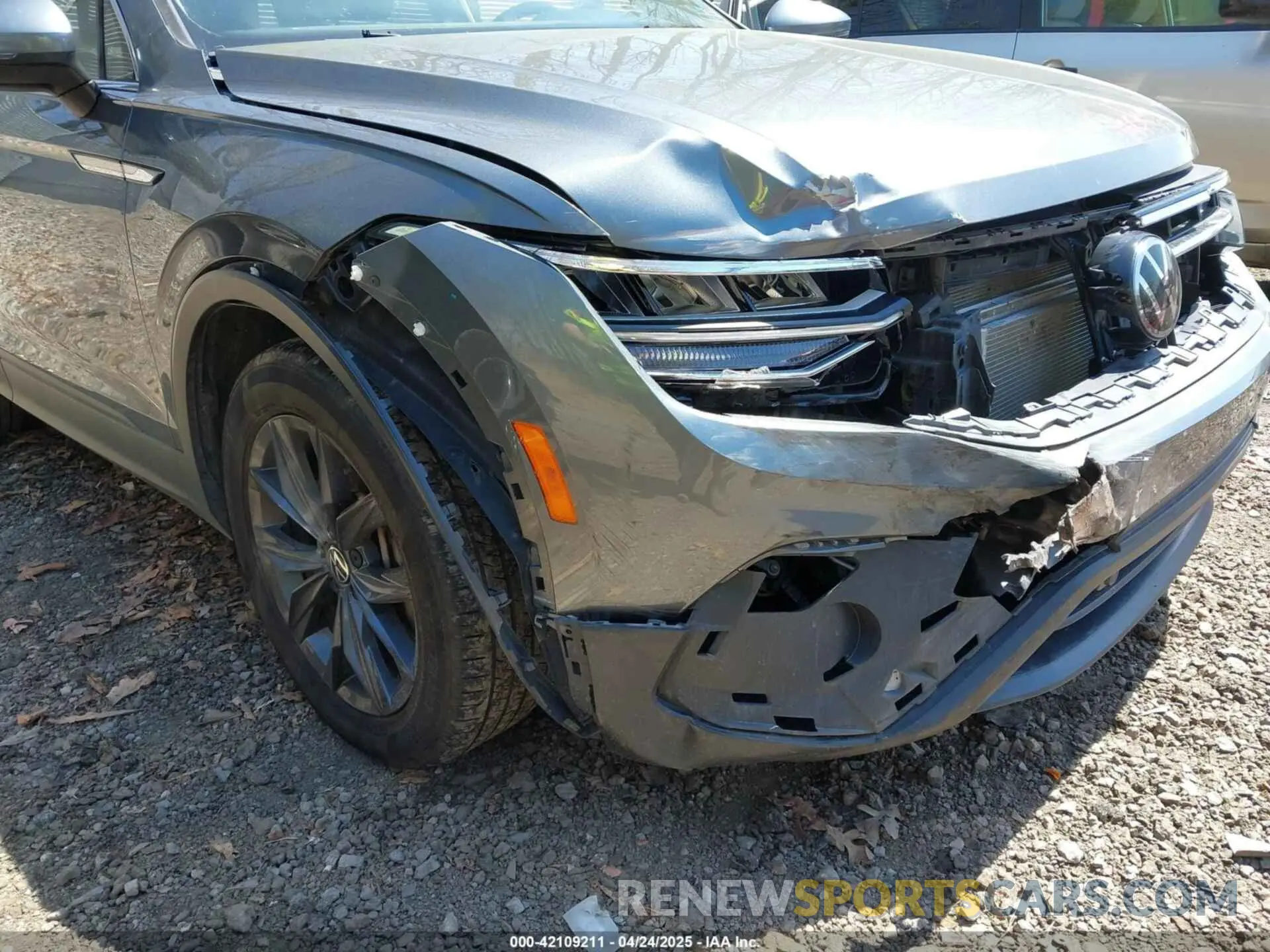 17 Photograph of a damaged car 3VV2B7AXXNM019538 VOLKSWAGEN TIGUAN 2022